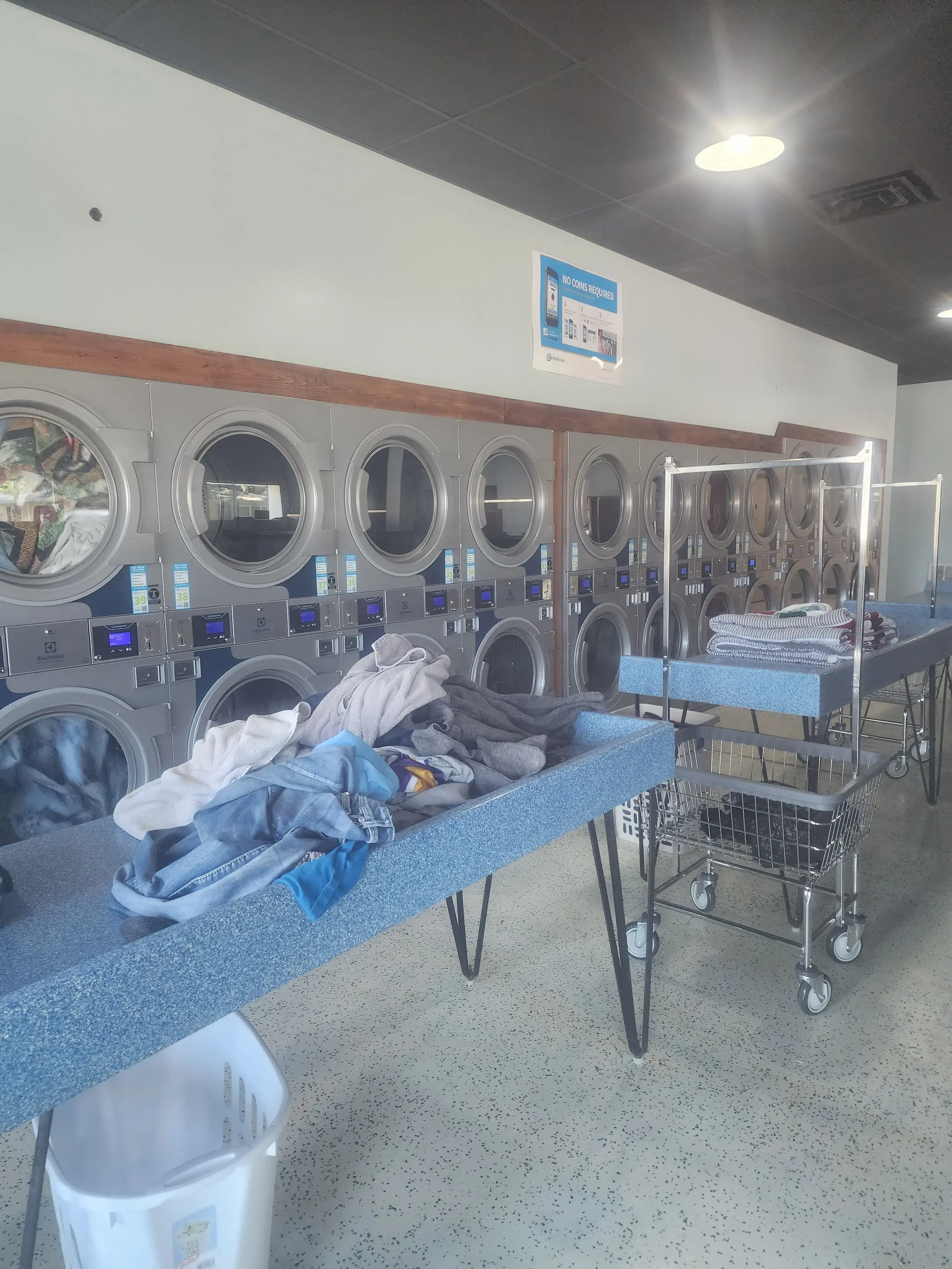 Big Wash Laundromat - Image 11