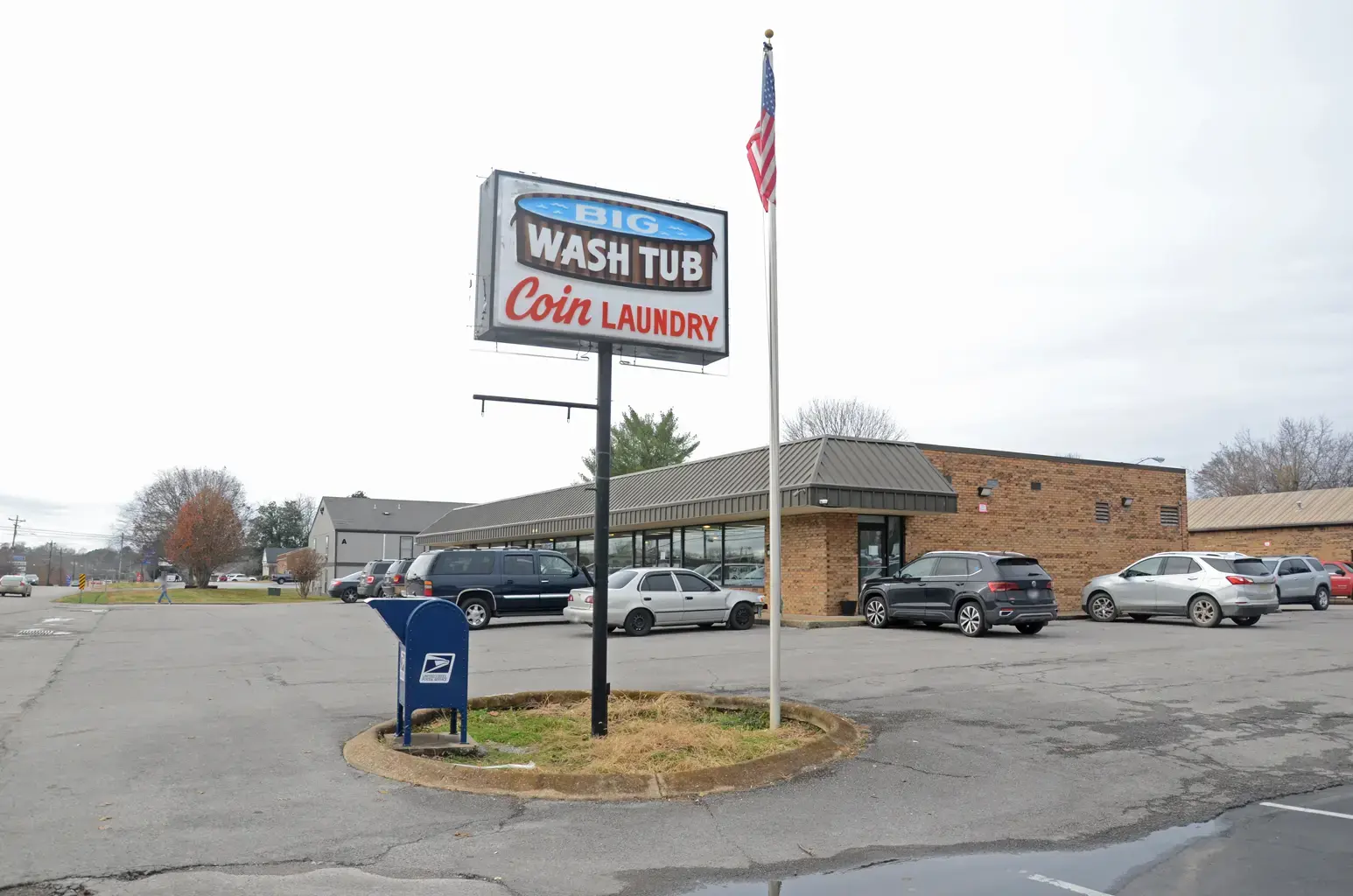 Big Wash Tub Coin Laundry thumbnail 7