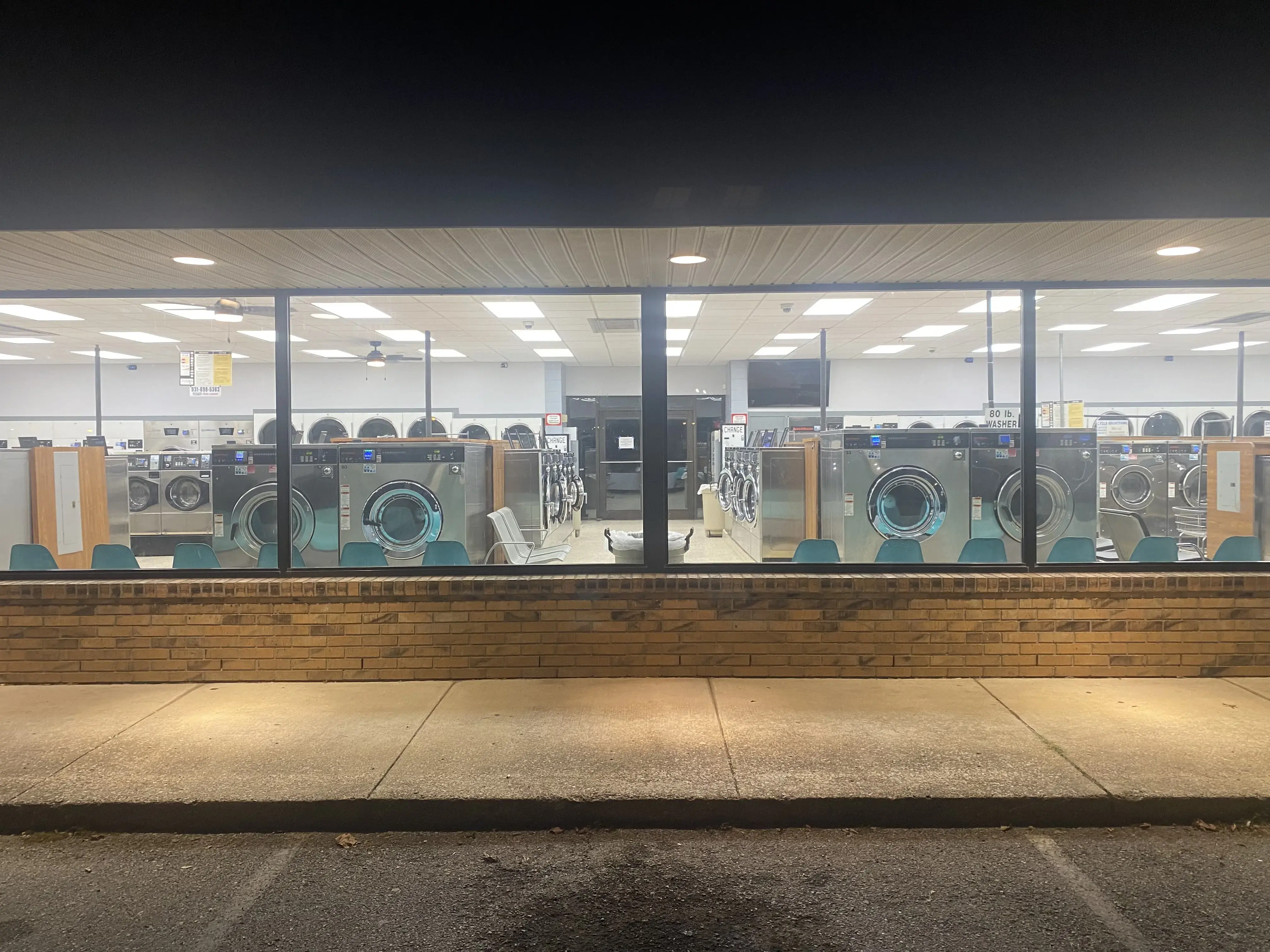 Big Wash Tub Coin Laundry - Image 6