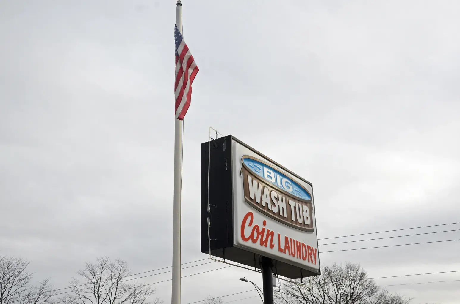 Big Wash Tub Coin Laundry thumbnail 8