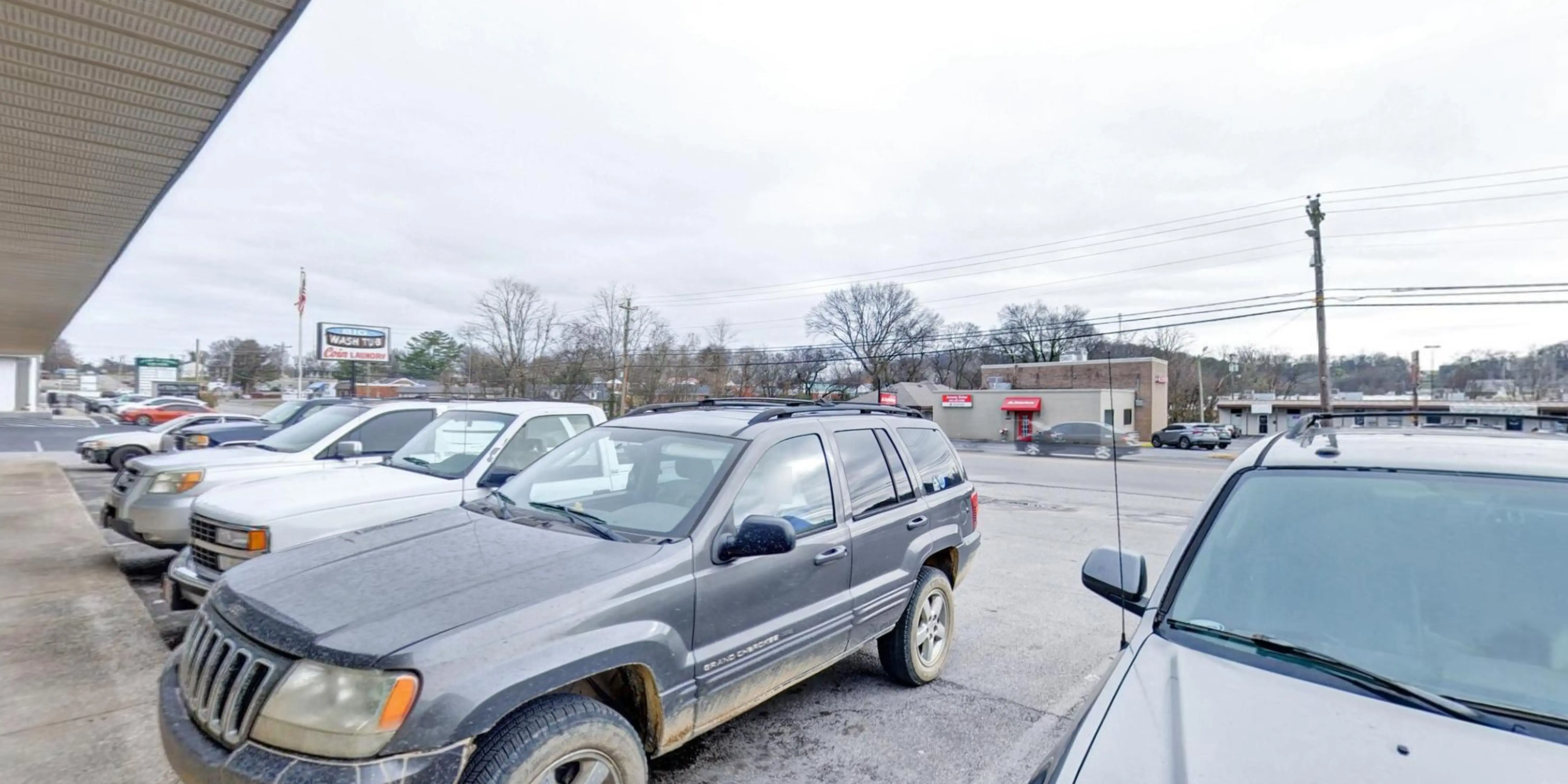 Big Wash Tub Coin Laundry thumbnail 20