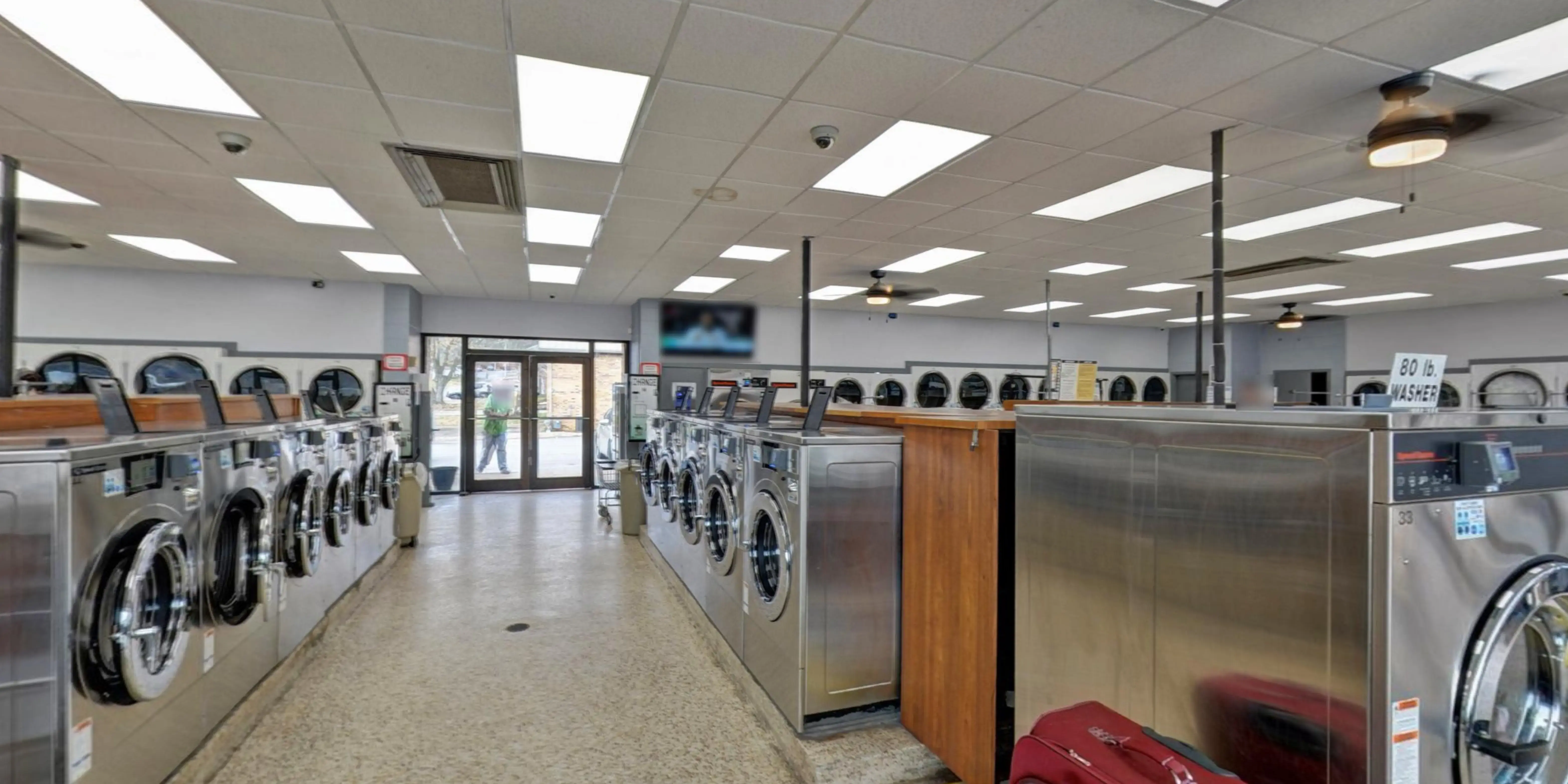 Big Wash Tub Coin Laundry thumbnail 3