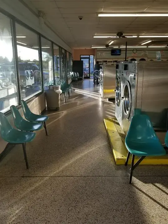 Big Wash Tub Coin Laundry - Image 11