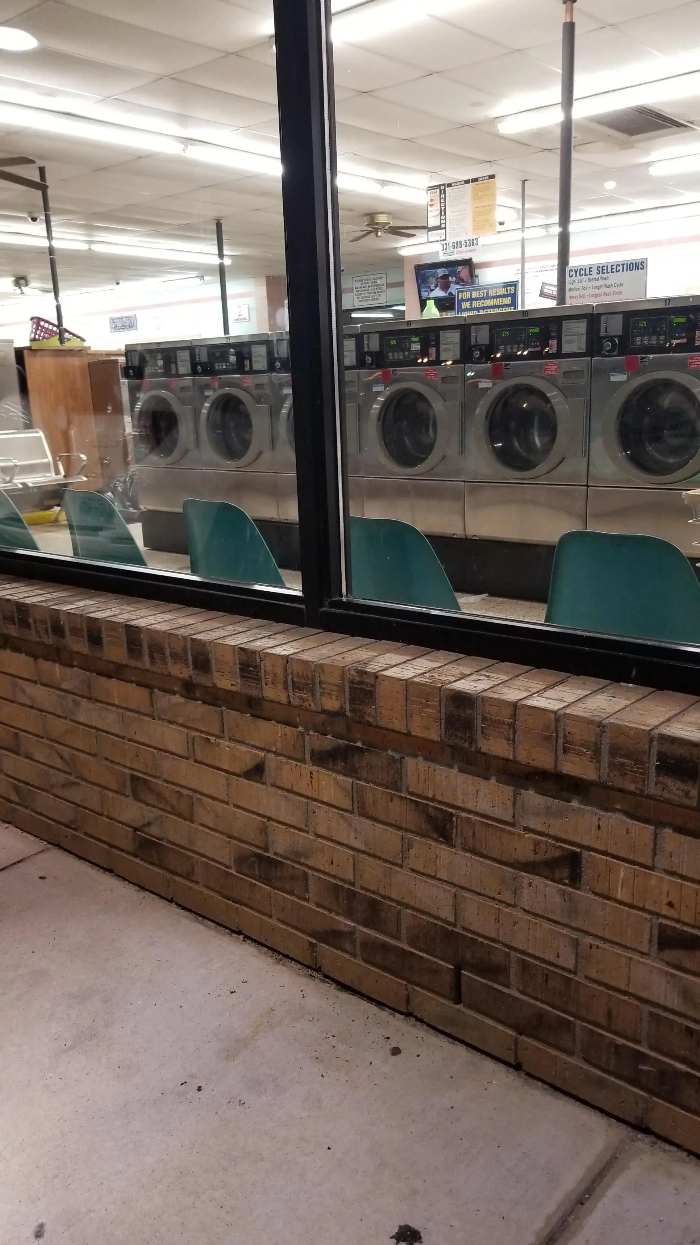 Big Wash Tub Coin Laundry thumbnail 14