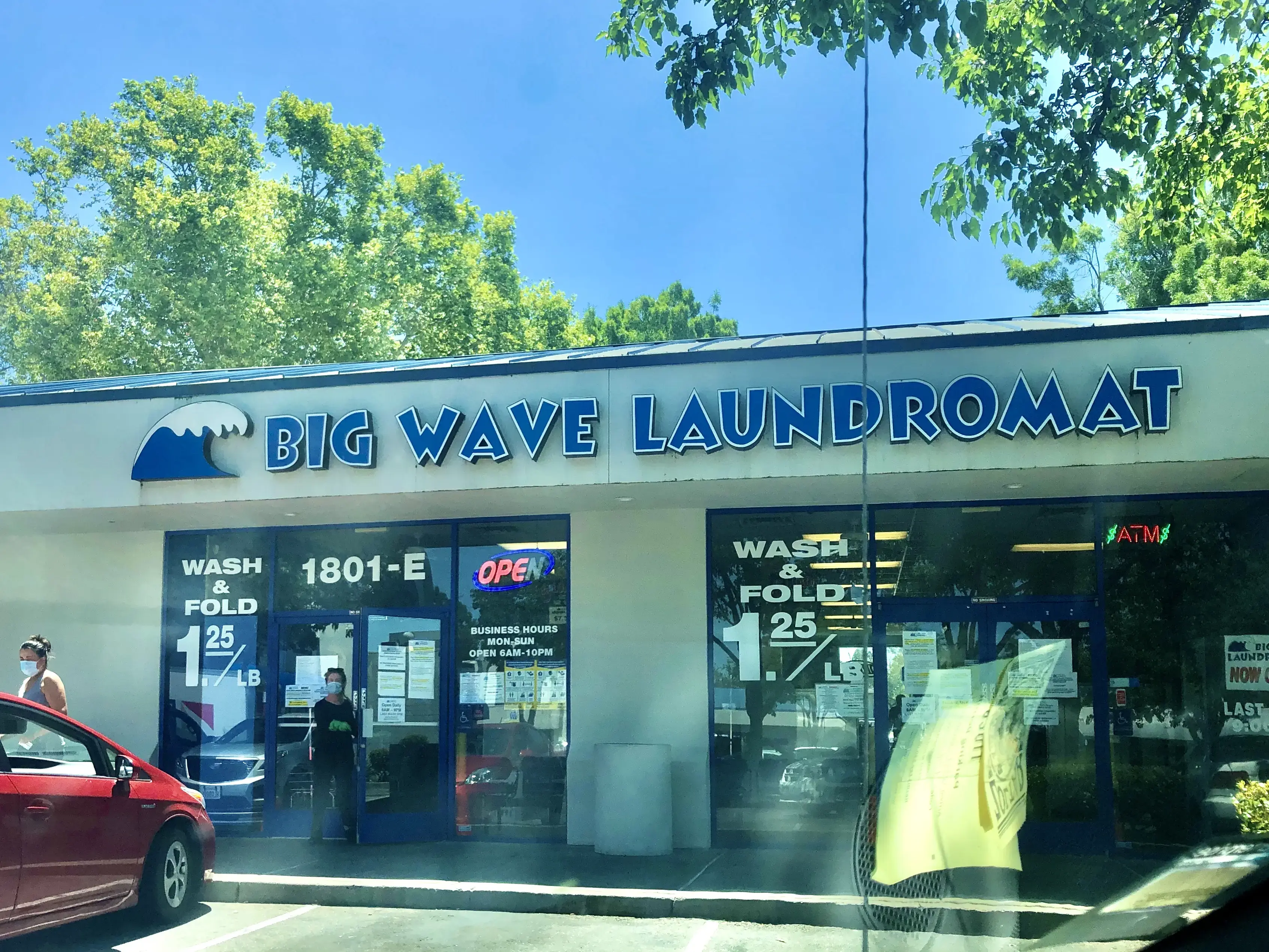 Big Wave Laundromat - Image 4