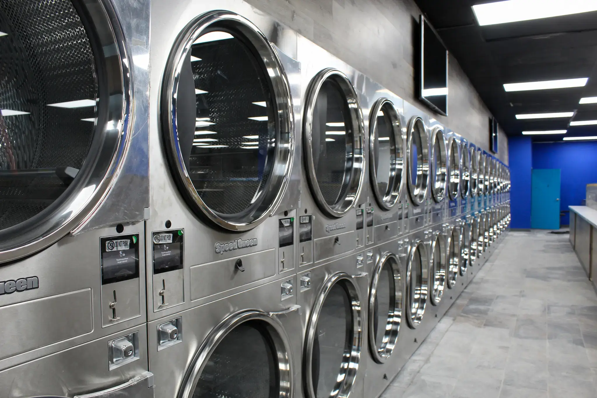 Big Waves Laundromat - Mar Vista - Image 1