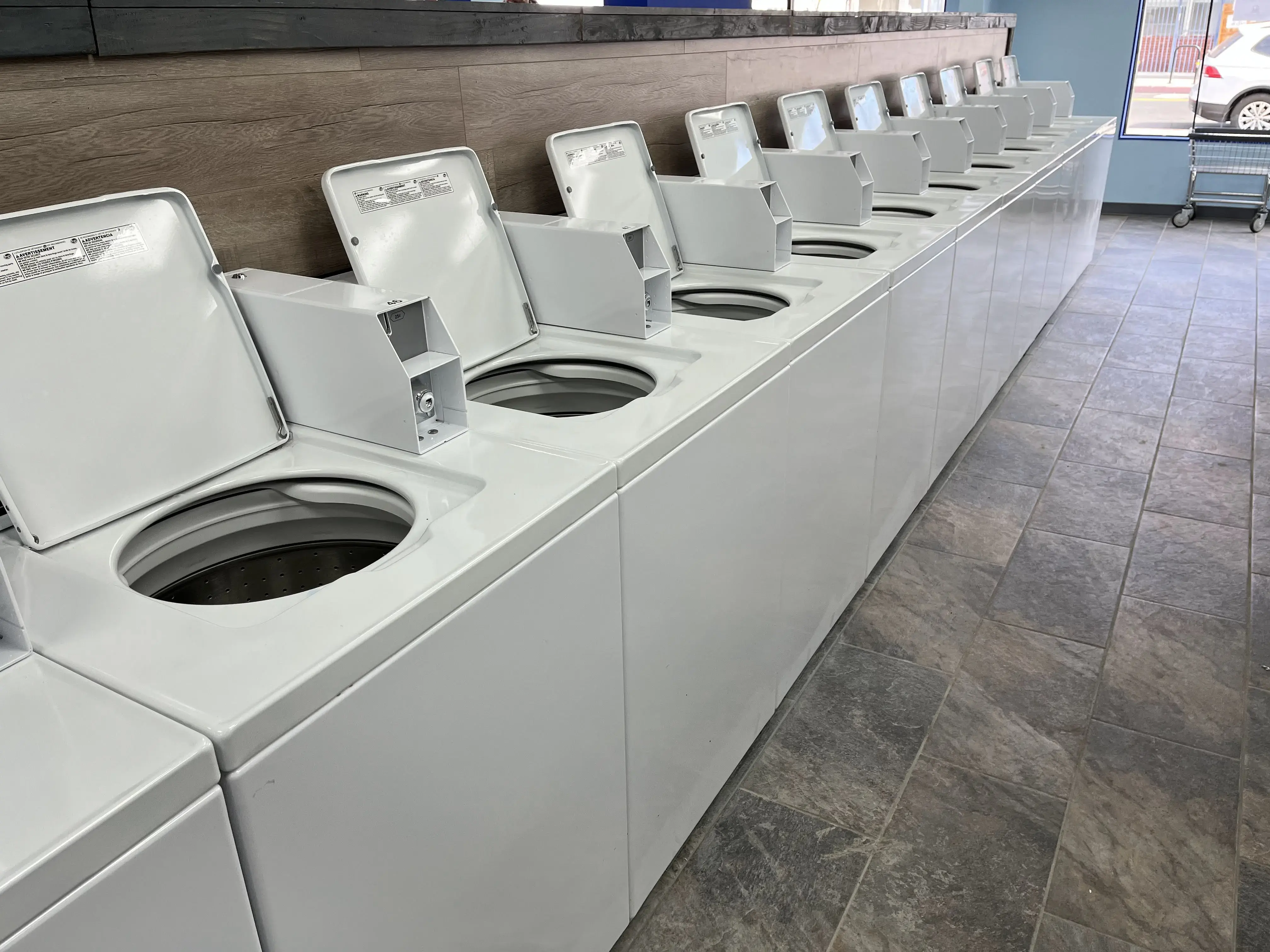 Big Waves Laundromat - Mar Vista thumbnail 12