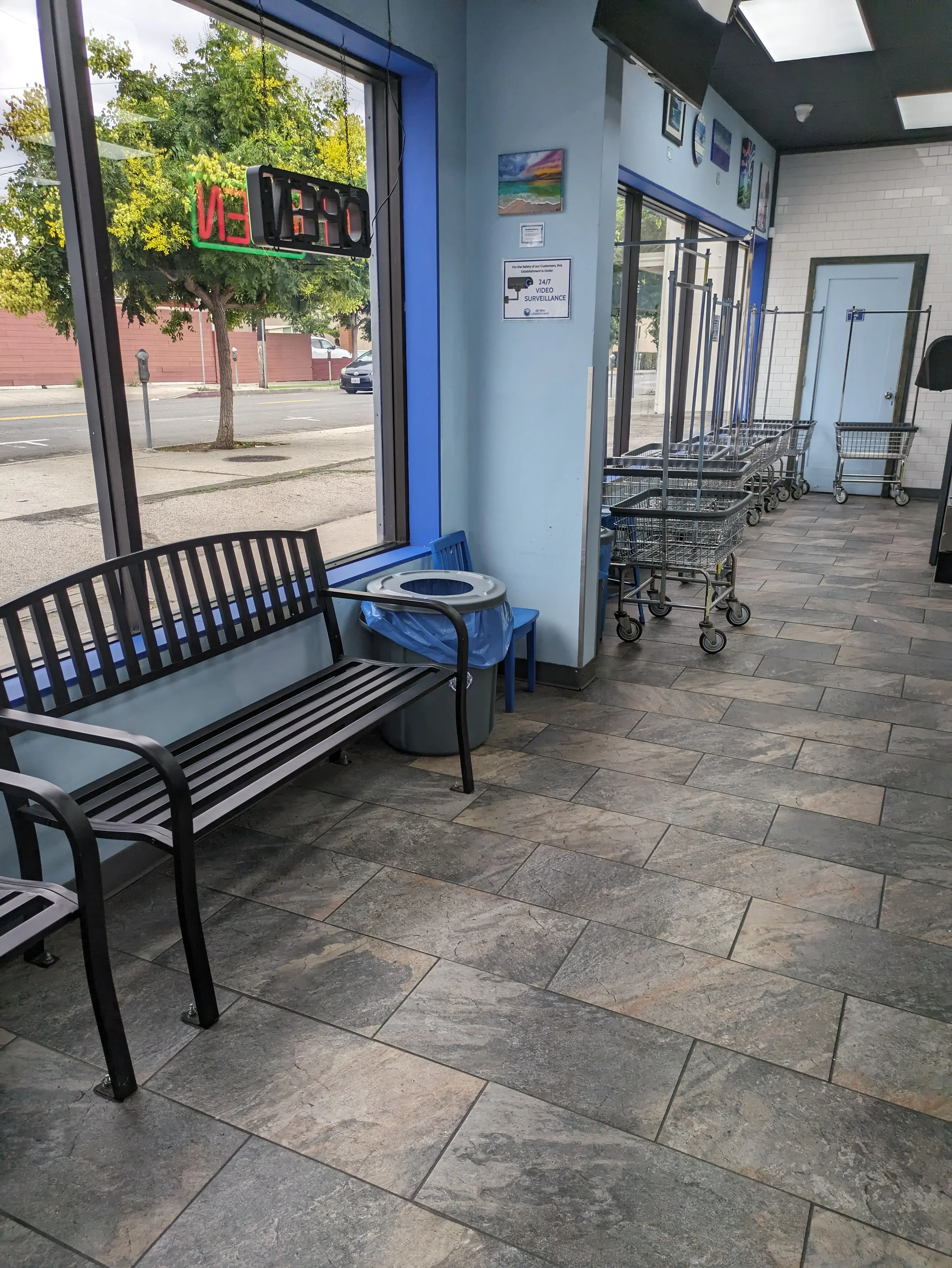 Big Waves Laundromat - Mar Vista thumbnail 4