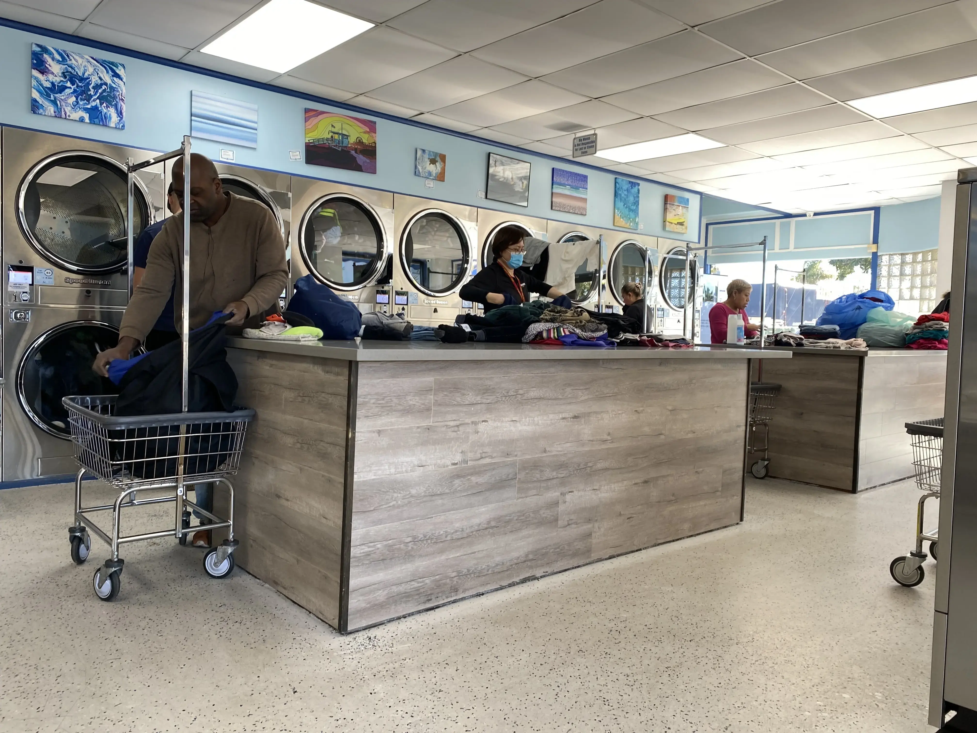 Big Waves Laundromat - Image 17