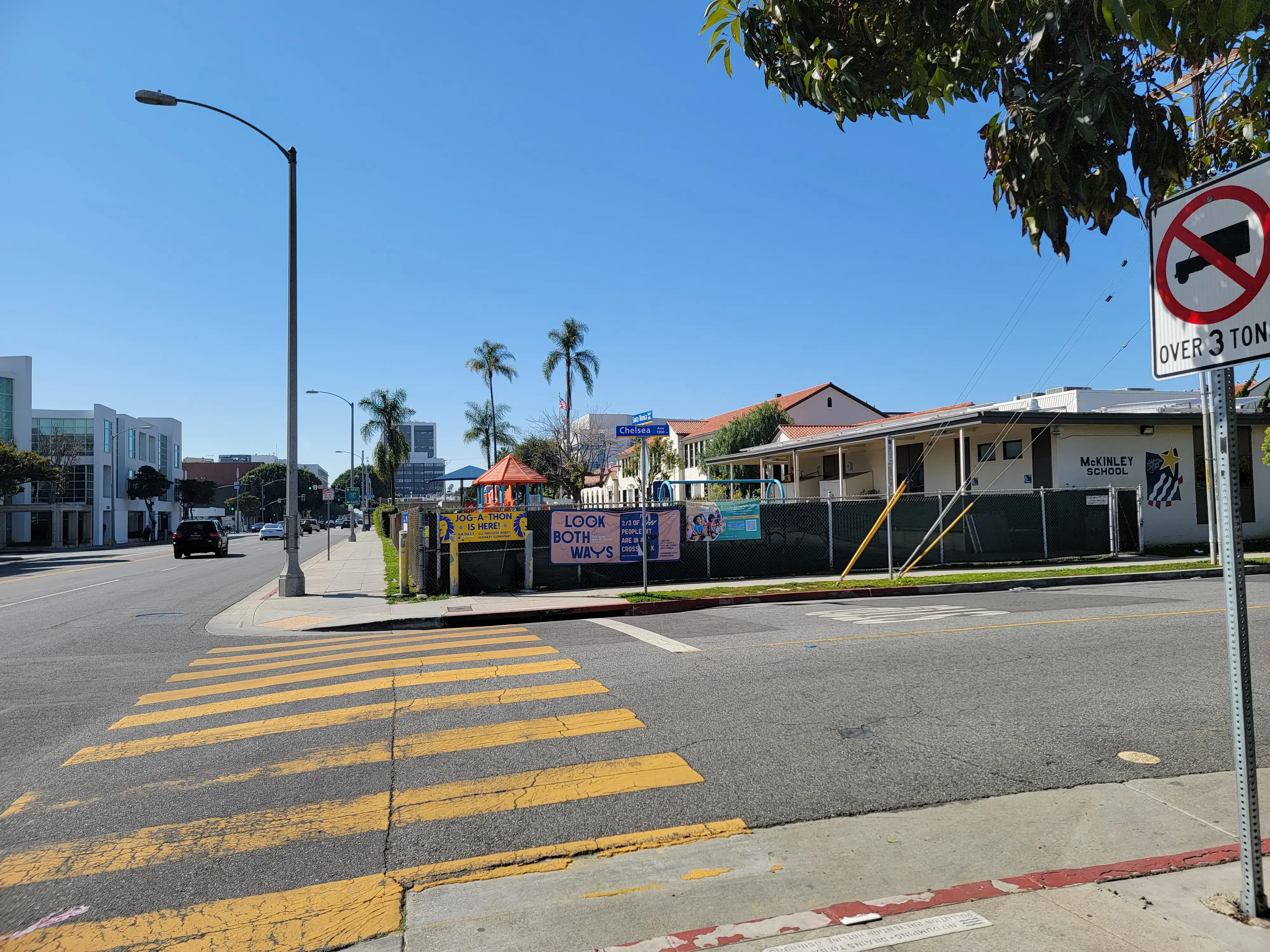 Big Waves Laundromat thumbnail 20