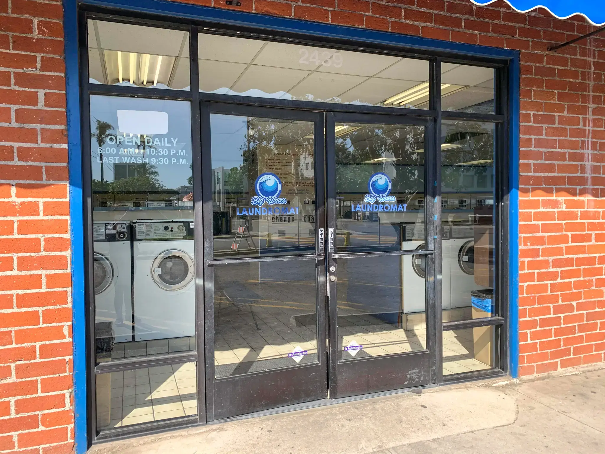 Big Waves Laundromat thumbnail 15