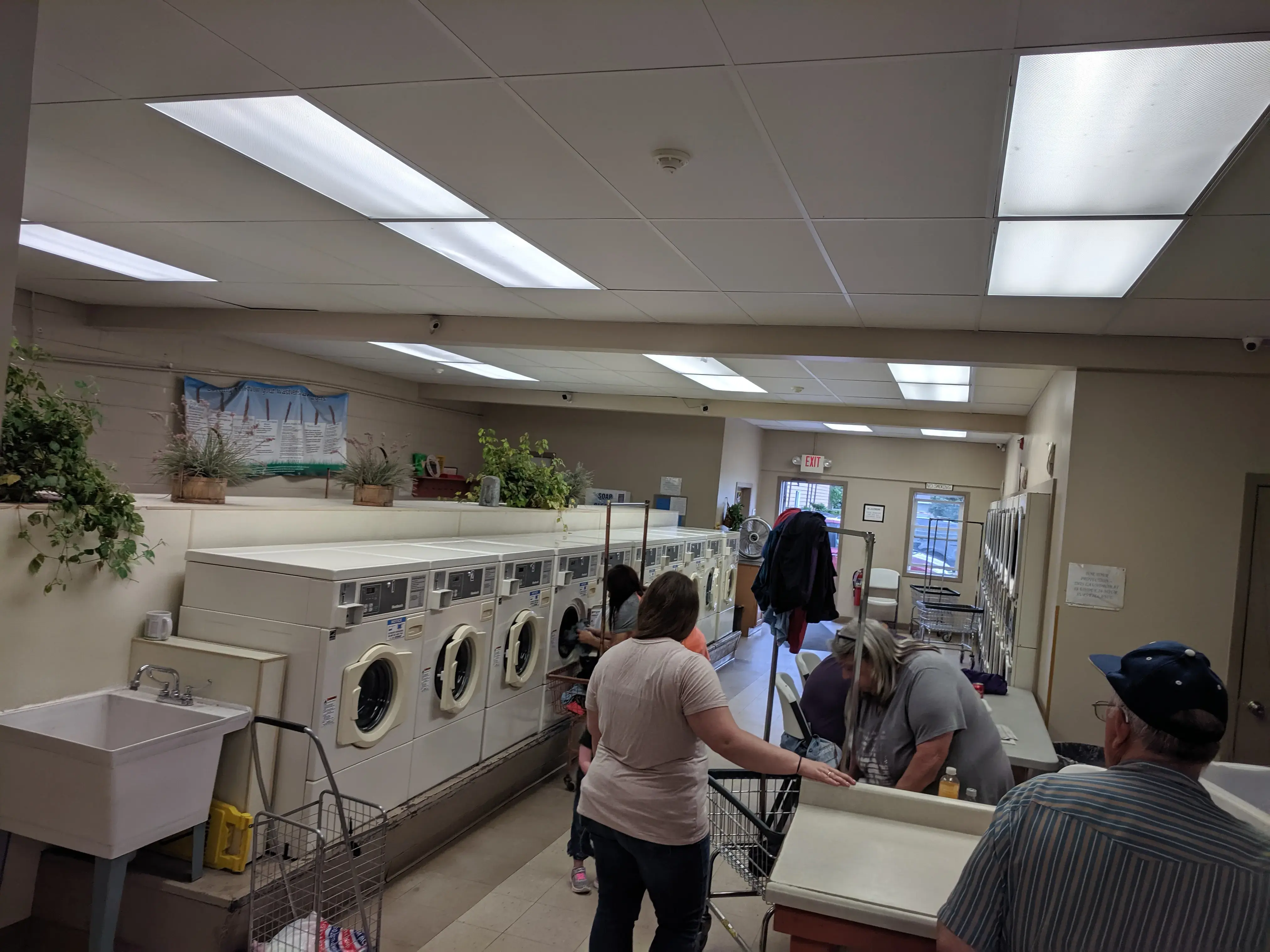 Billings Park Laundromat and Sapphire Waters Laundry thumbnail 3