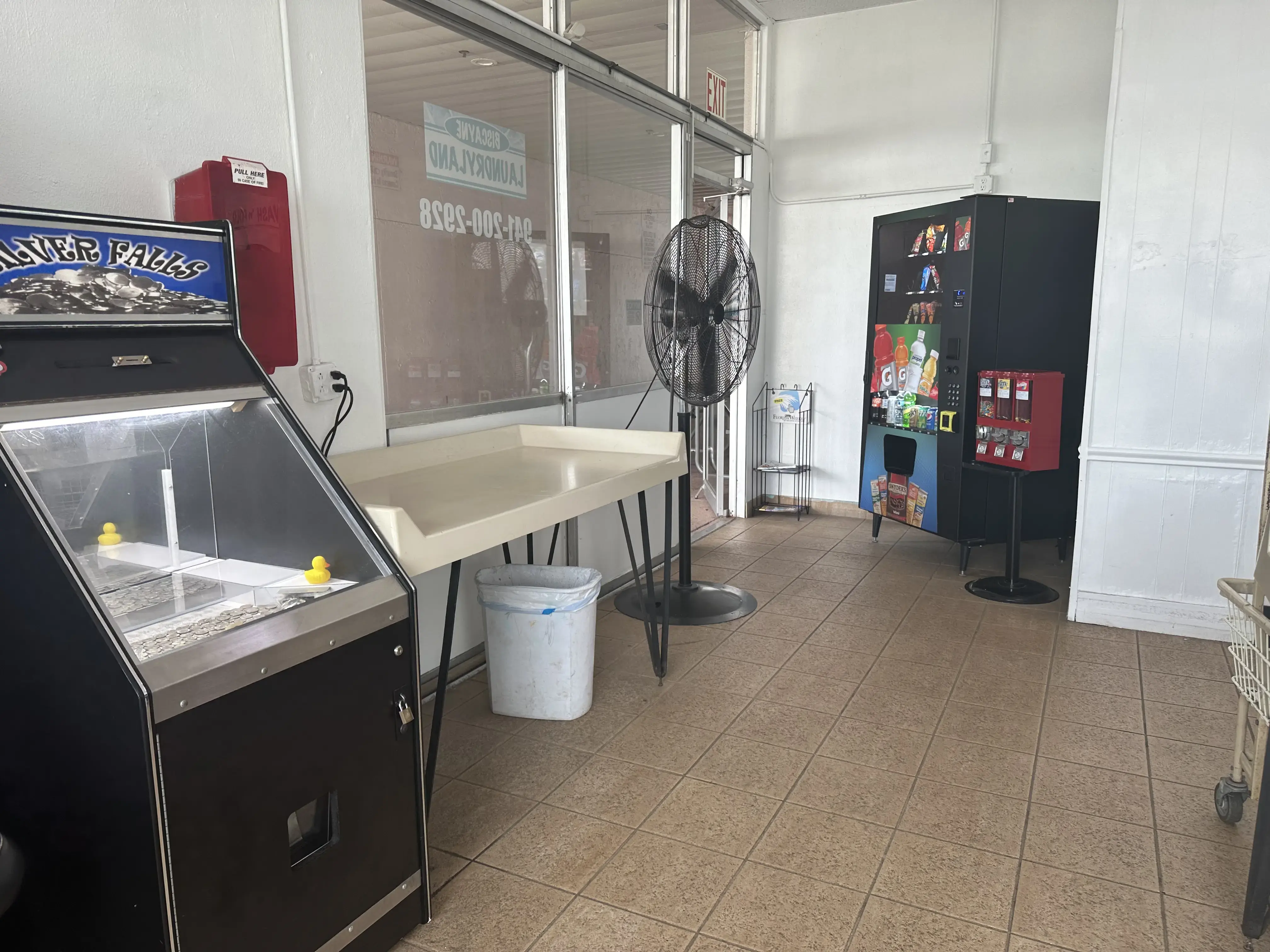 Biscayne Laundryland - Image 11