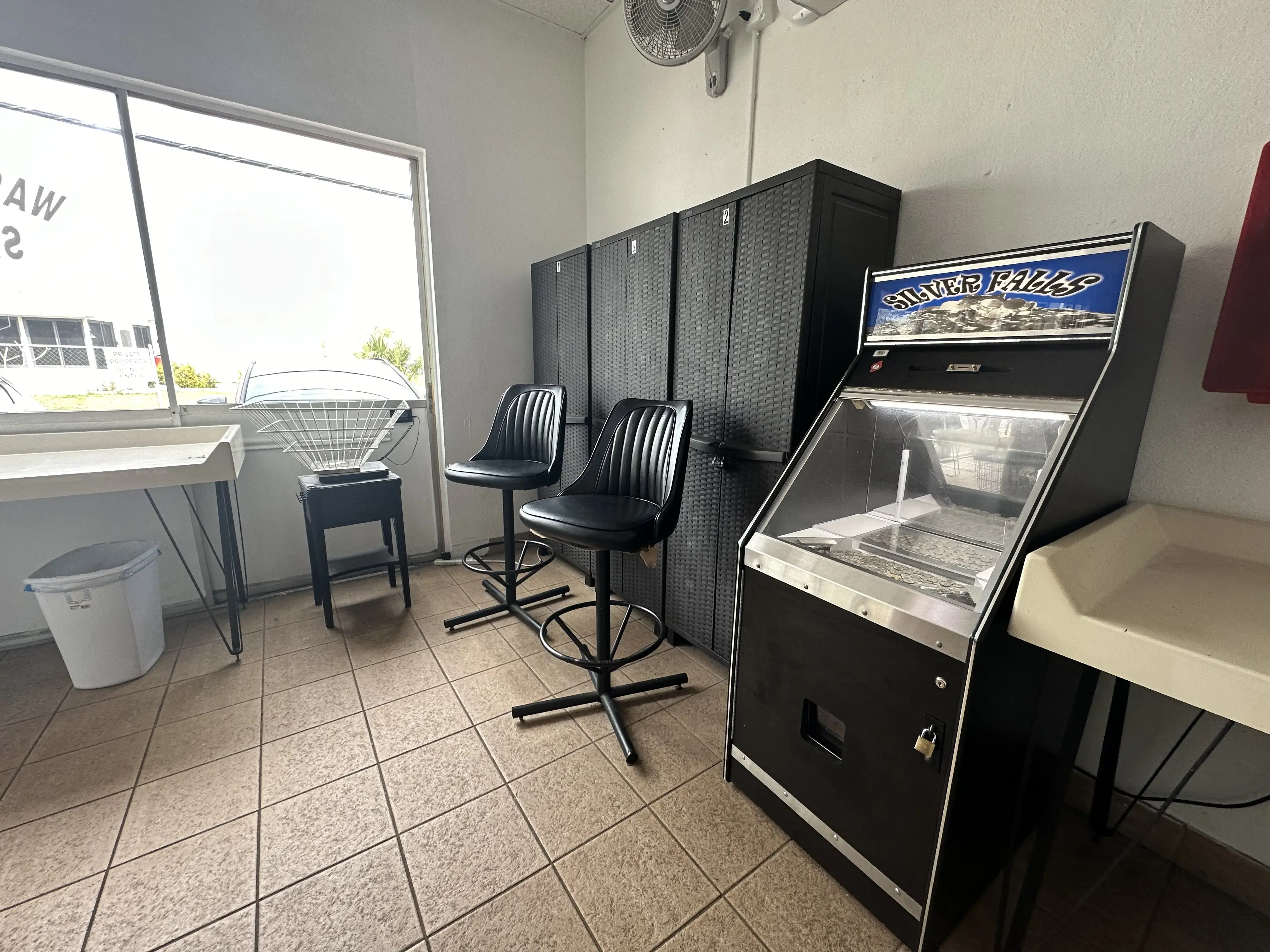 Biscayne Laundryland - Image 13