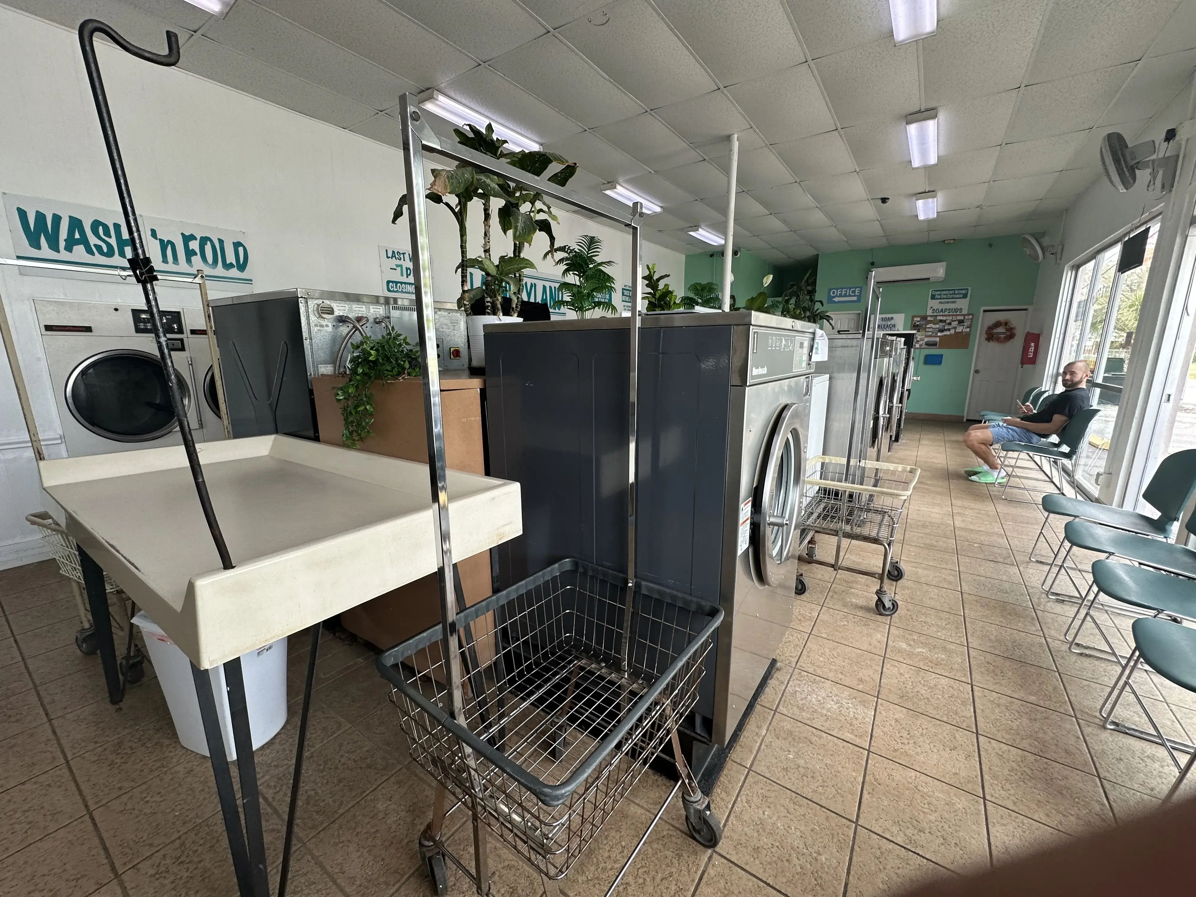 Biscayne Laundryland - Image 2