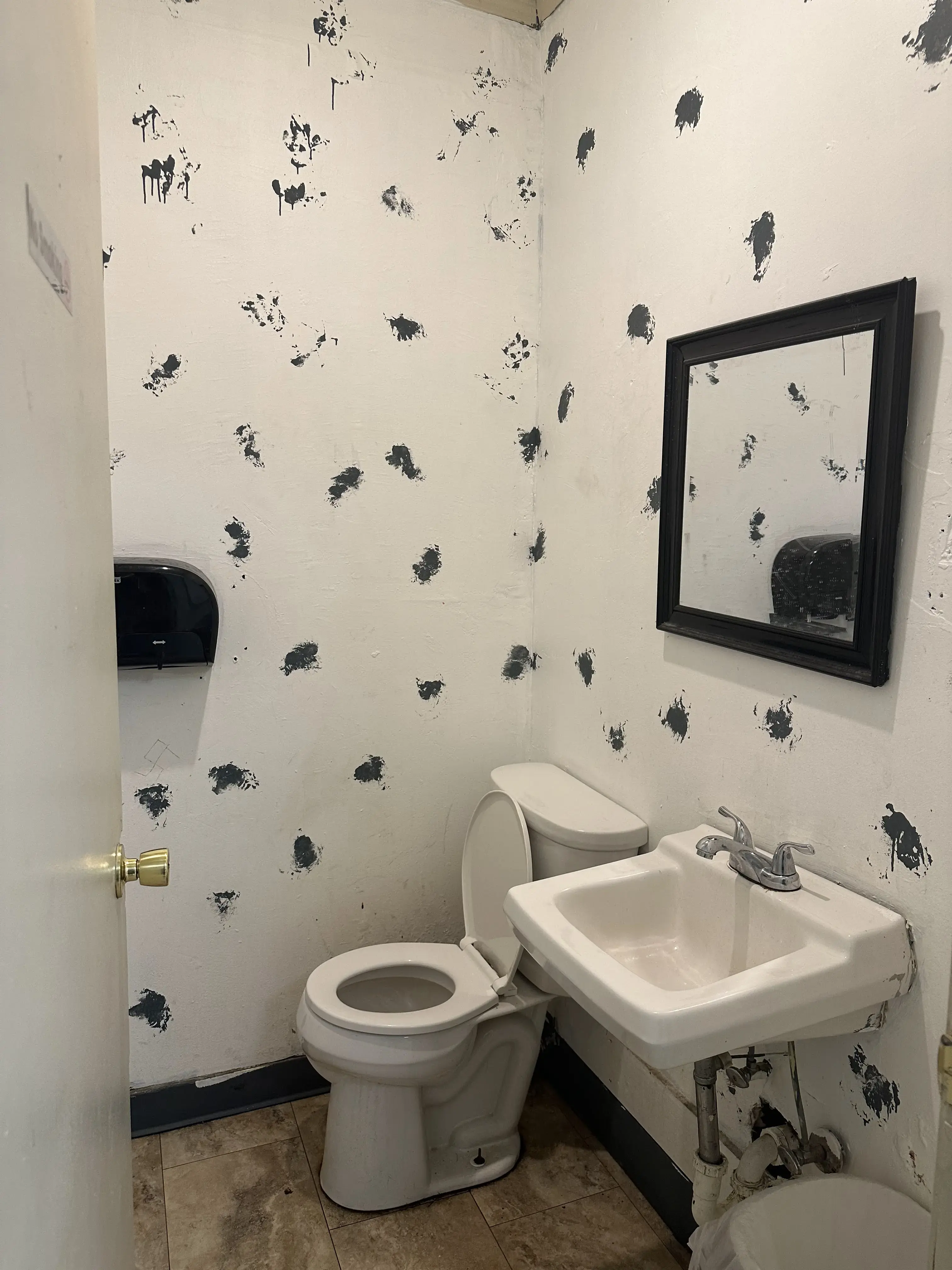 BJ's Laundromat - Image 11