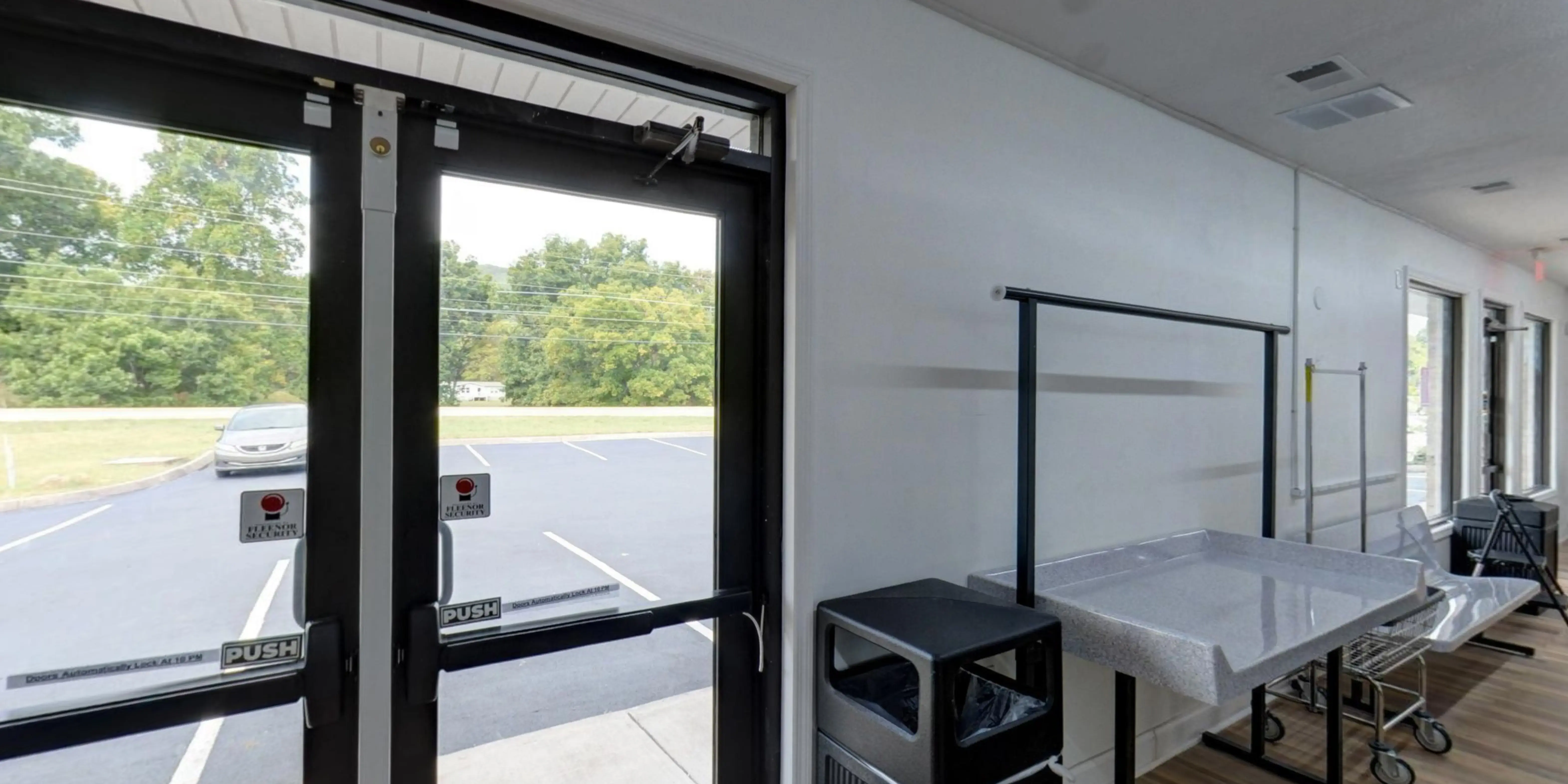 Blaine Laundromat thumbnail 13