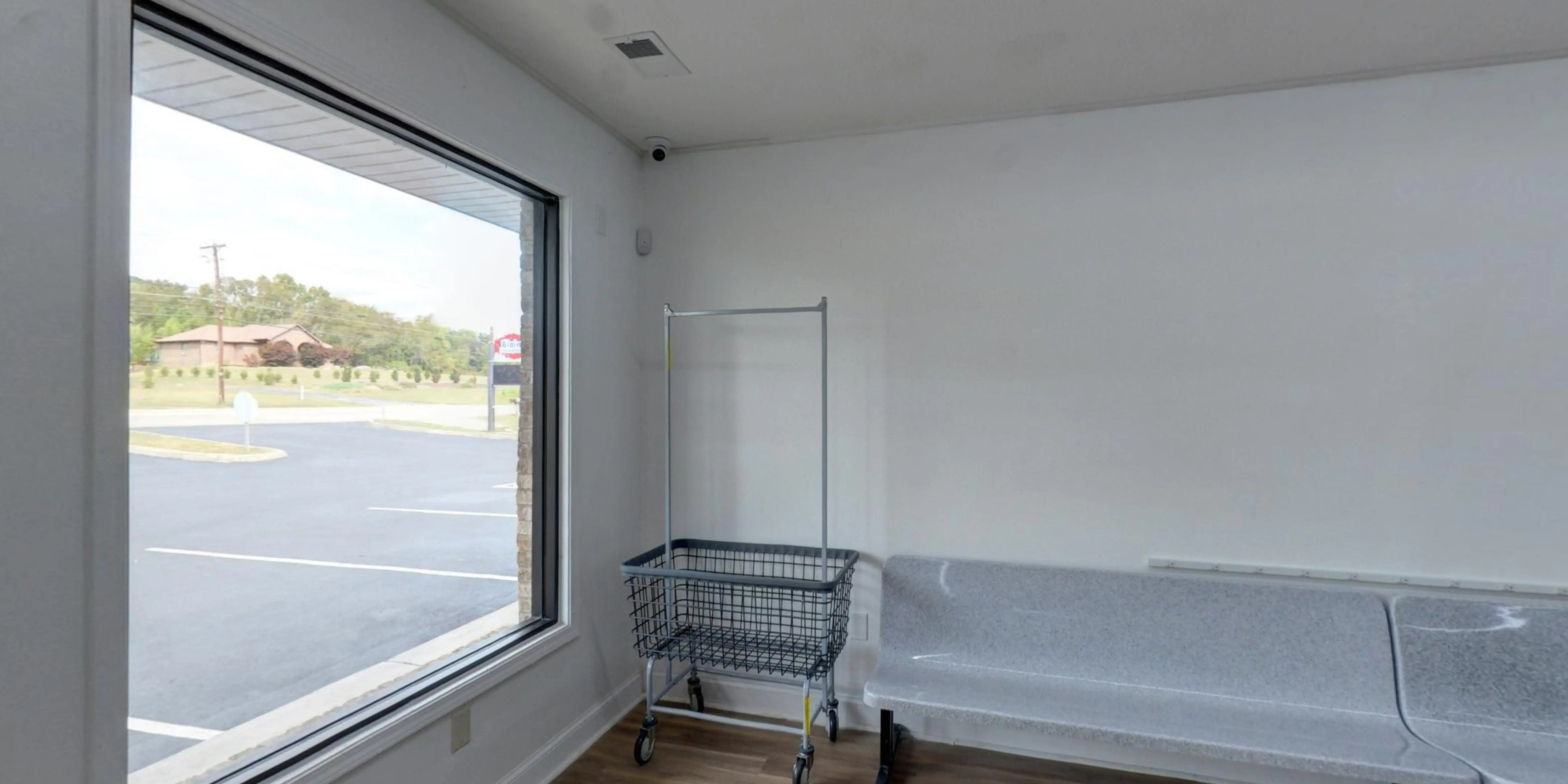 Blaine Laundromat - Image 14