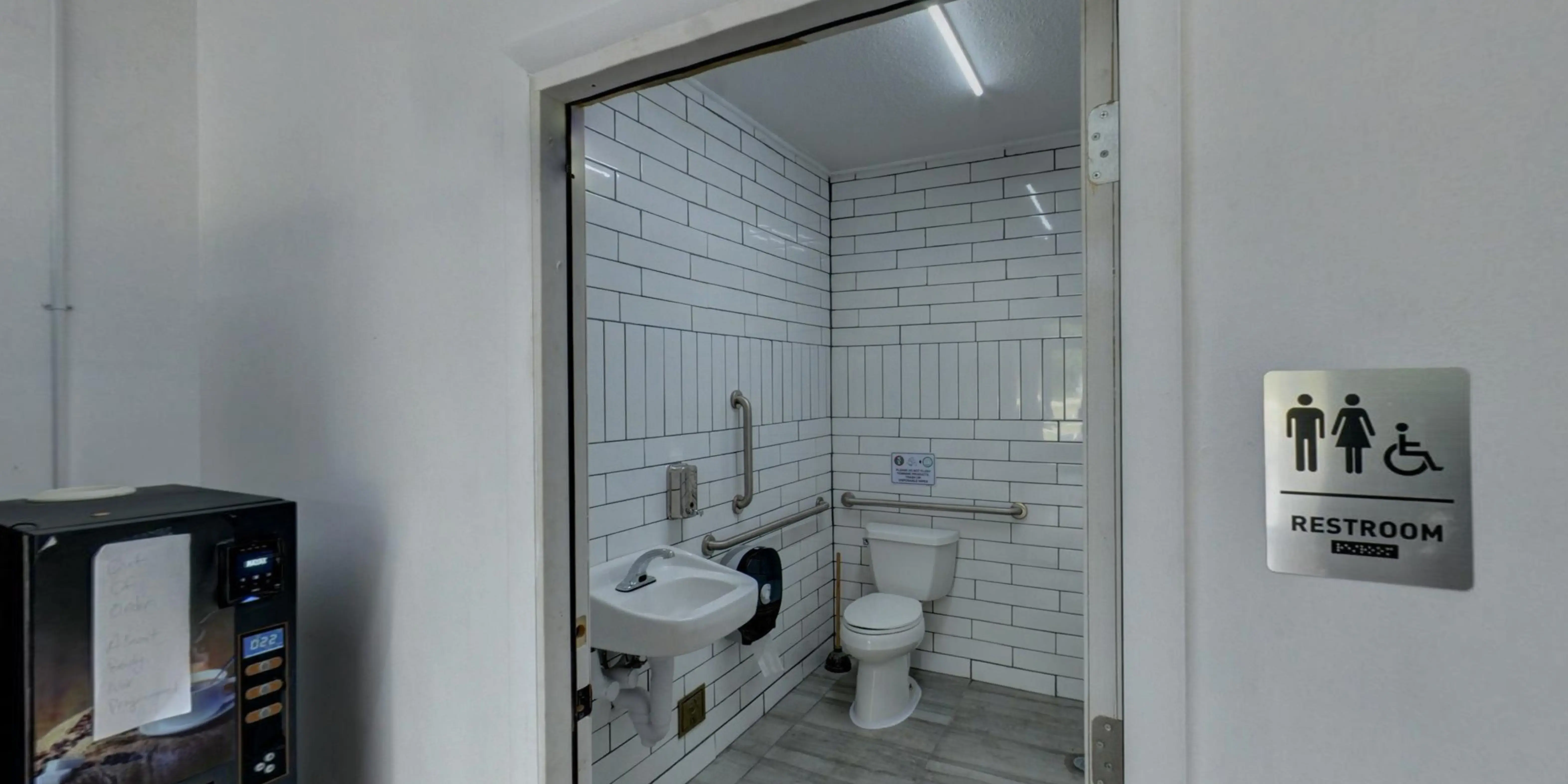 Blaine Laundromat - Image 11