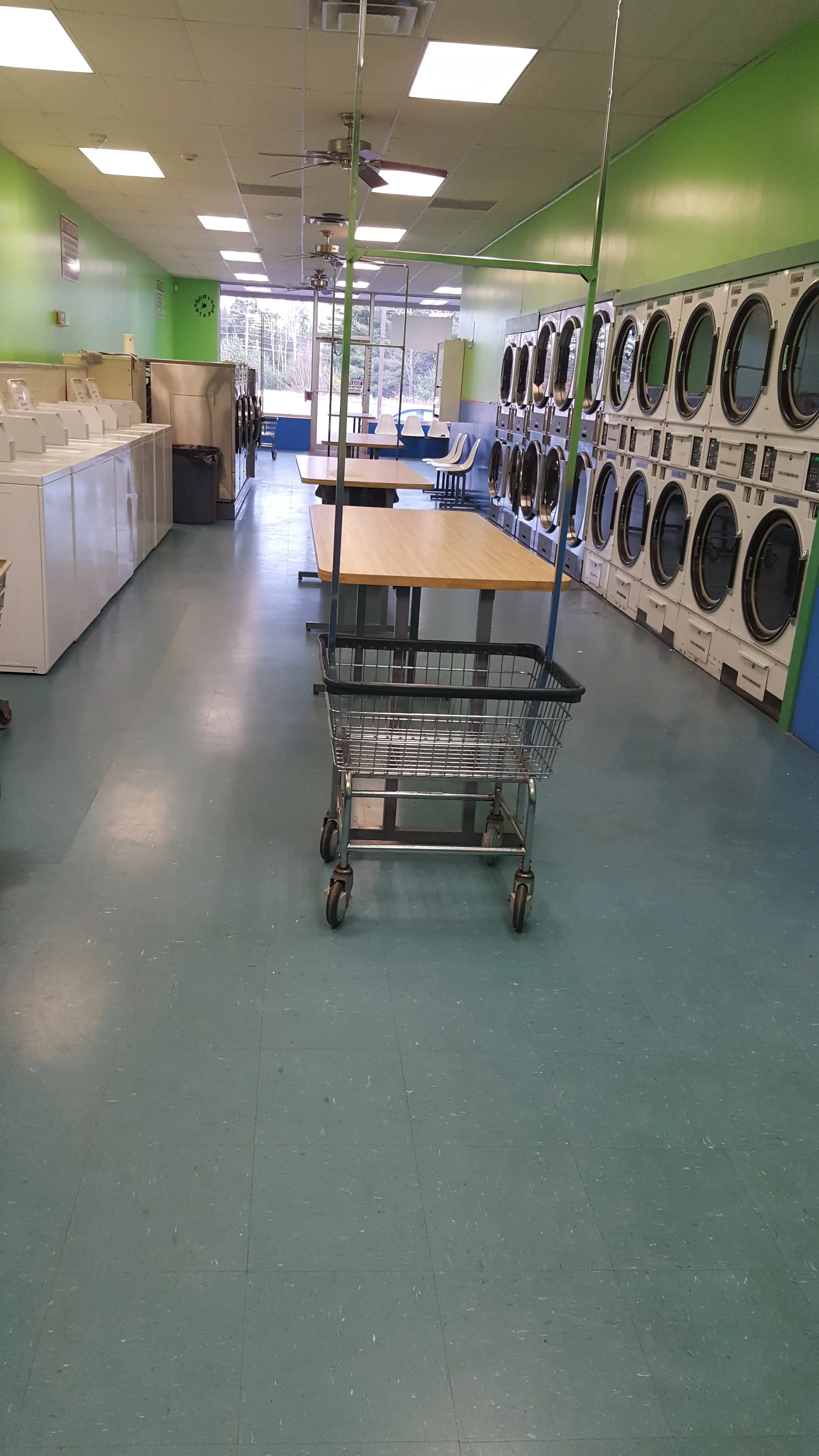 Blakeslee Laundromat thumbnail 20