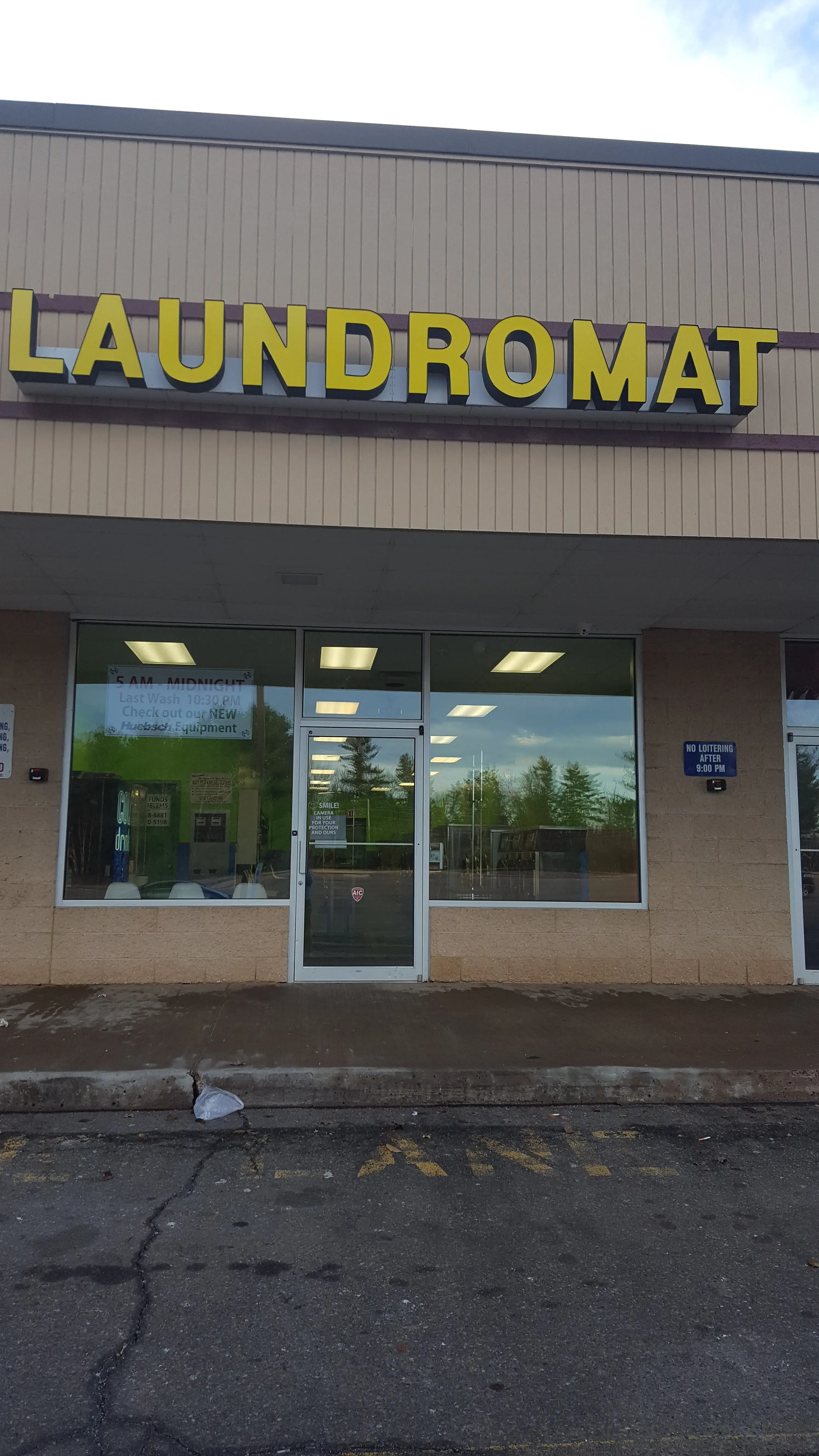Blakeslee Laundromat - Image 19