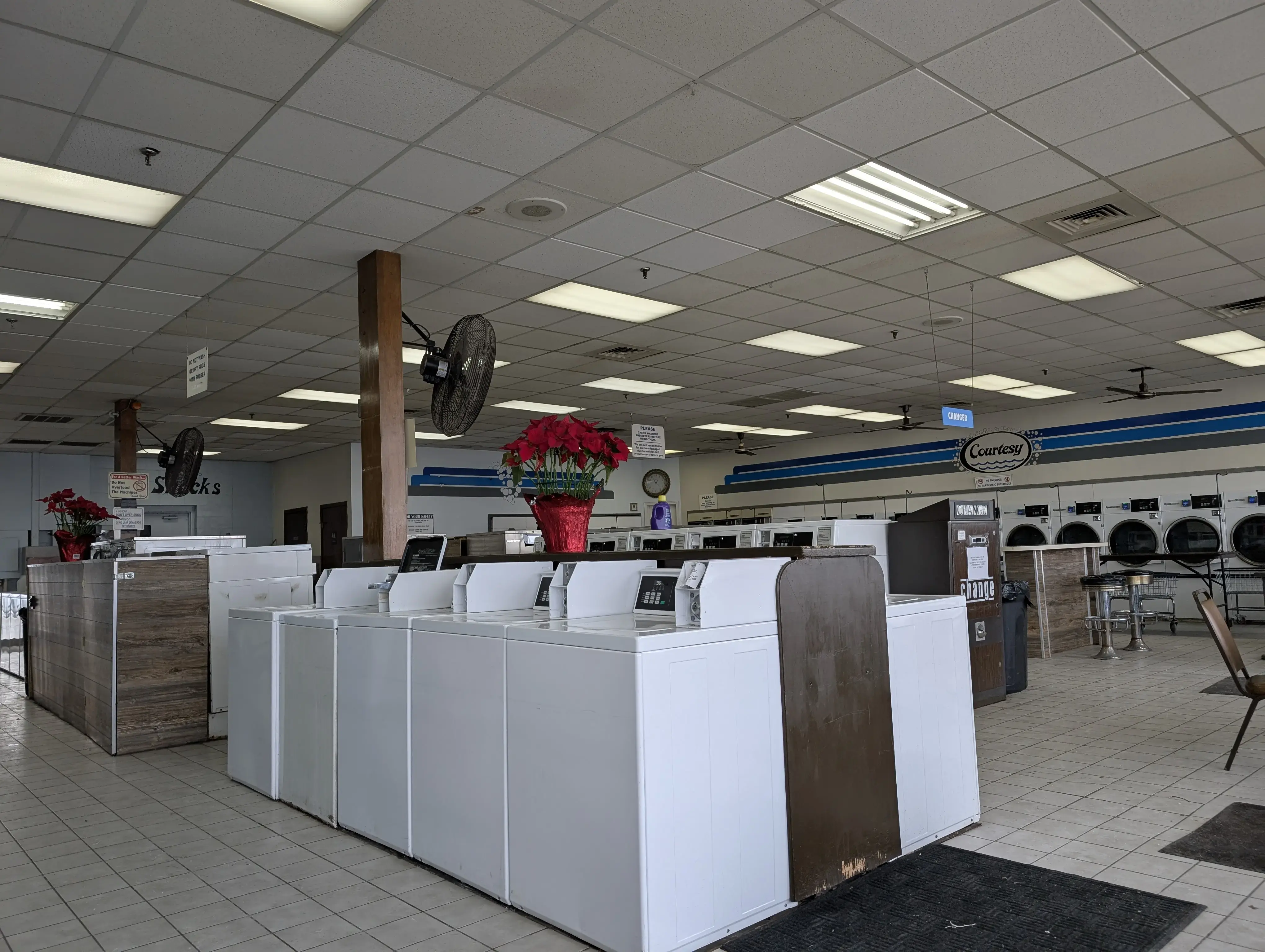 Bloomington Laundry | Courtesy Cleaning thumbnail 1