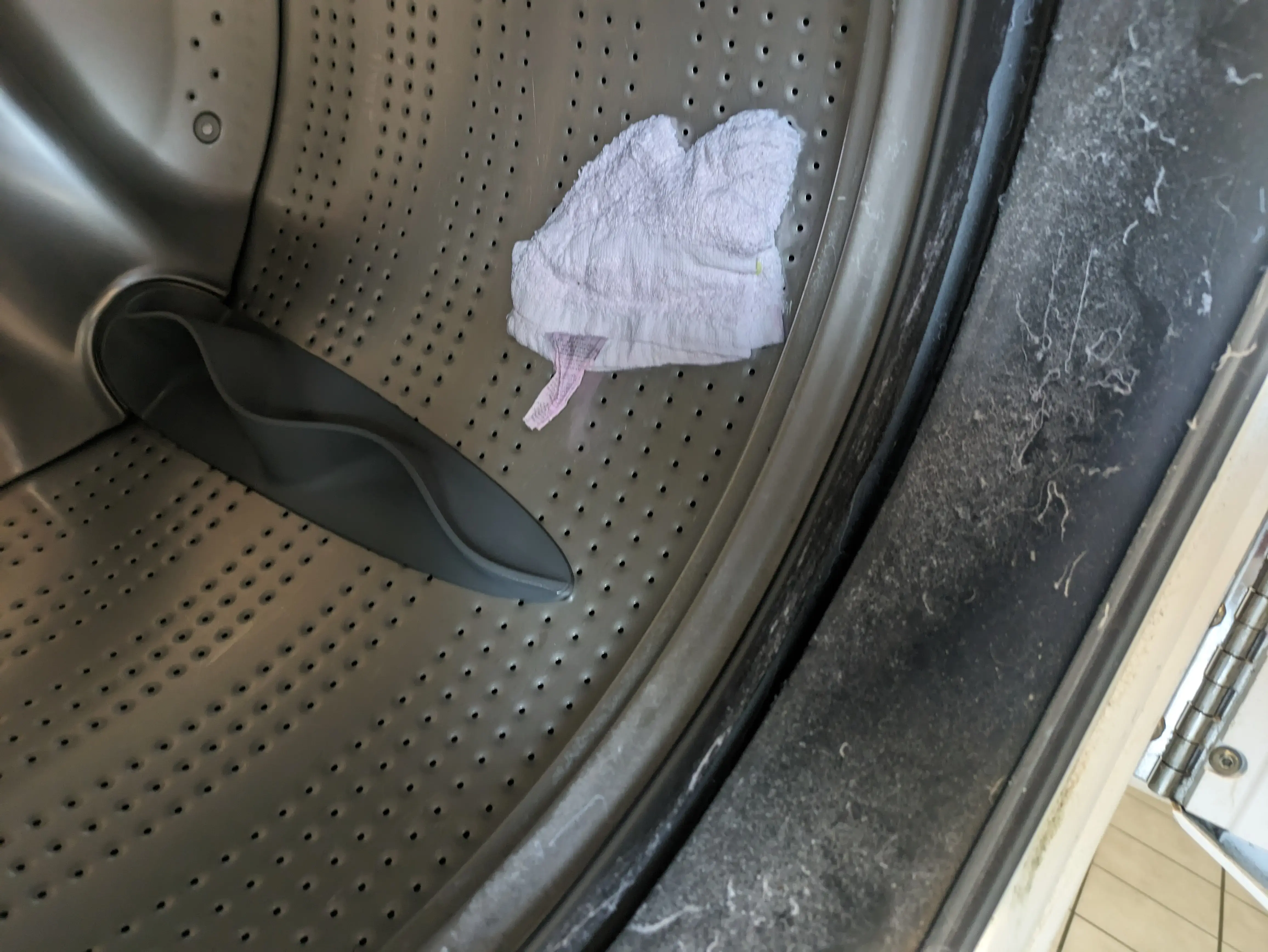 Bloomington Laundry | Courtesy Cleaning thumbnail 4