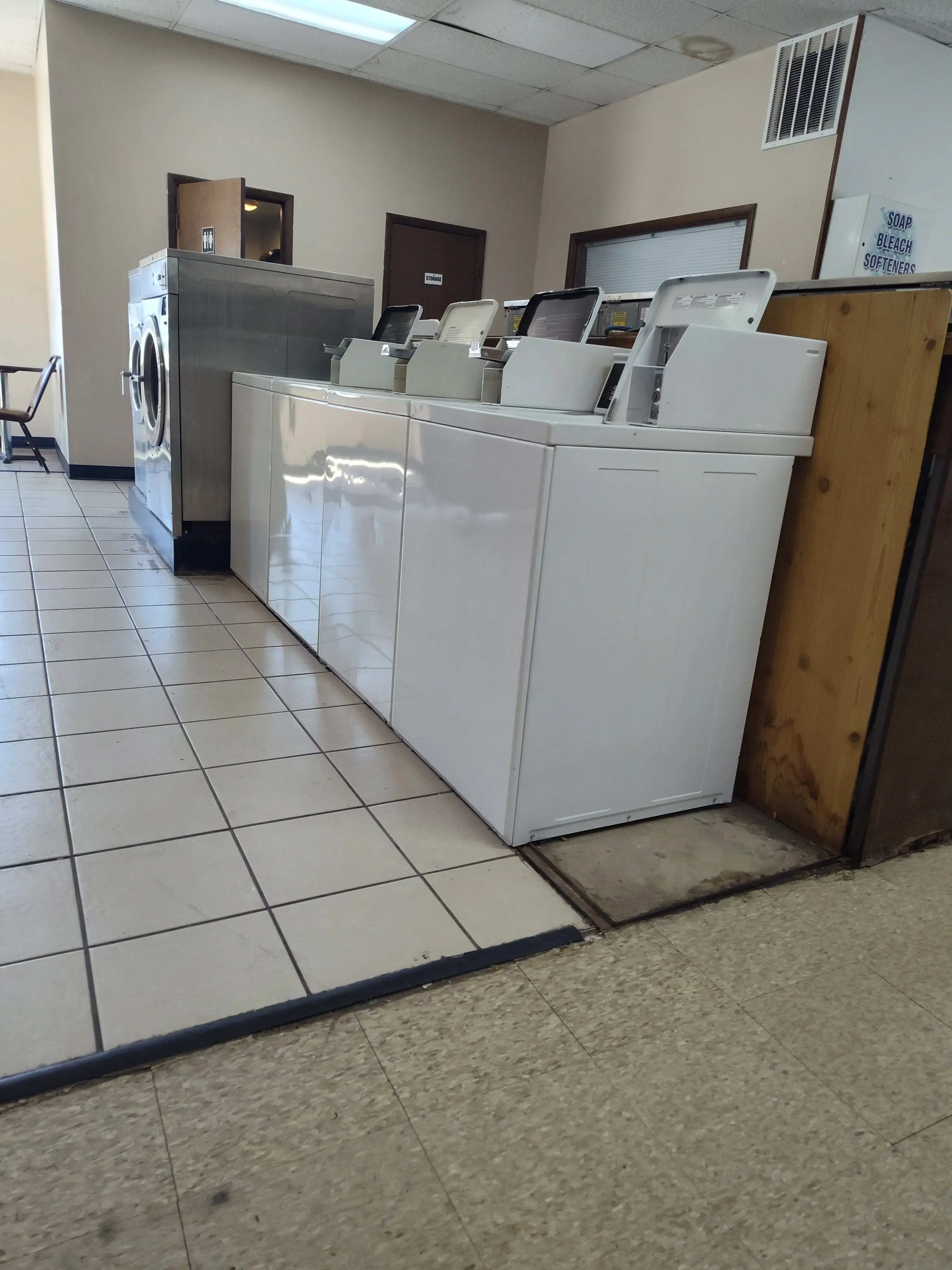 Bloomington Laundry | Econ-O-Wash thumbnail 3