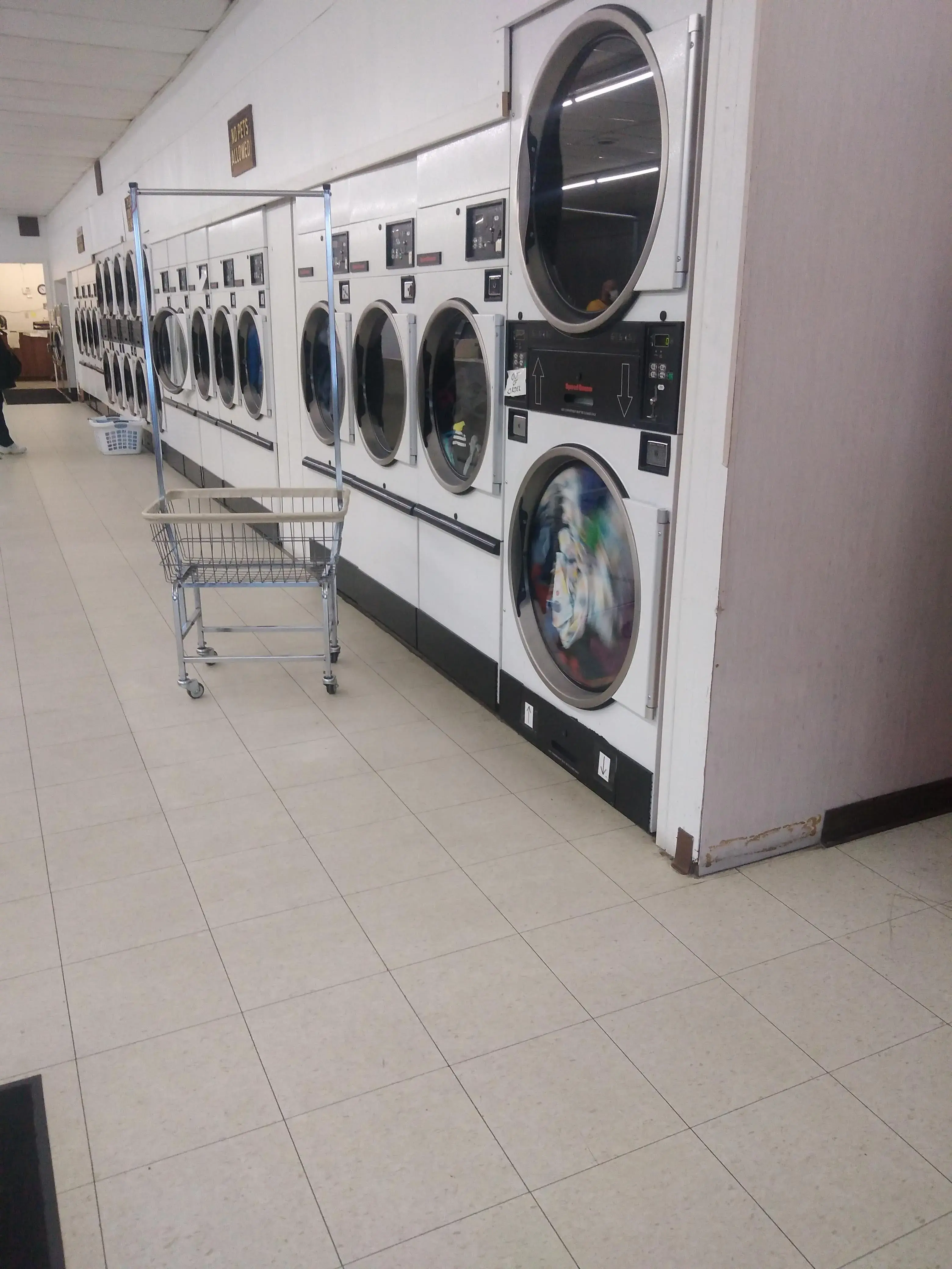 Bloomington Quick Clean Laundry thumbnail 19