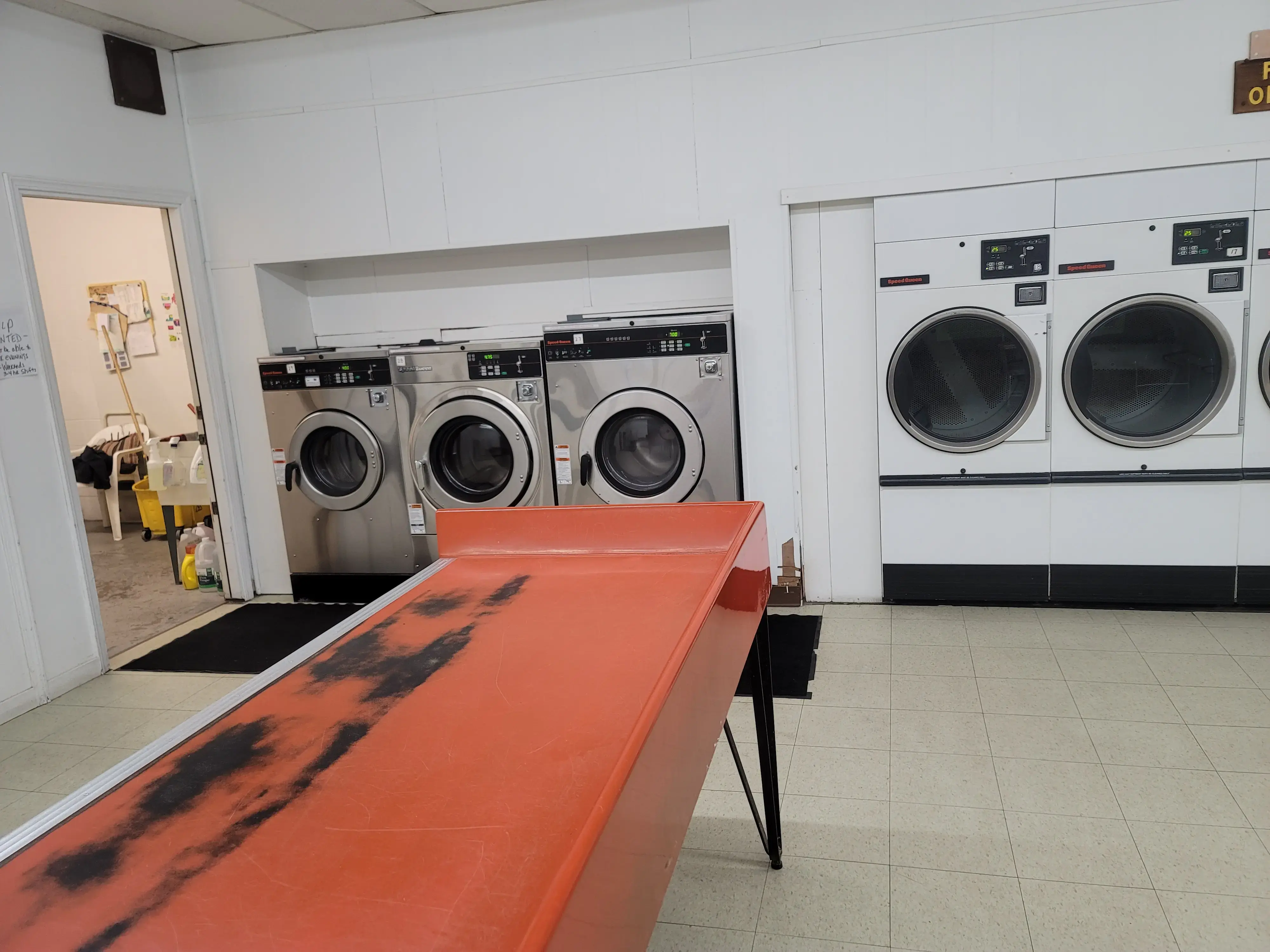 Bloomington Quick Clean Laundry thumbnail 18