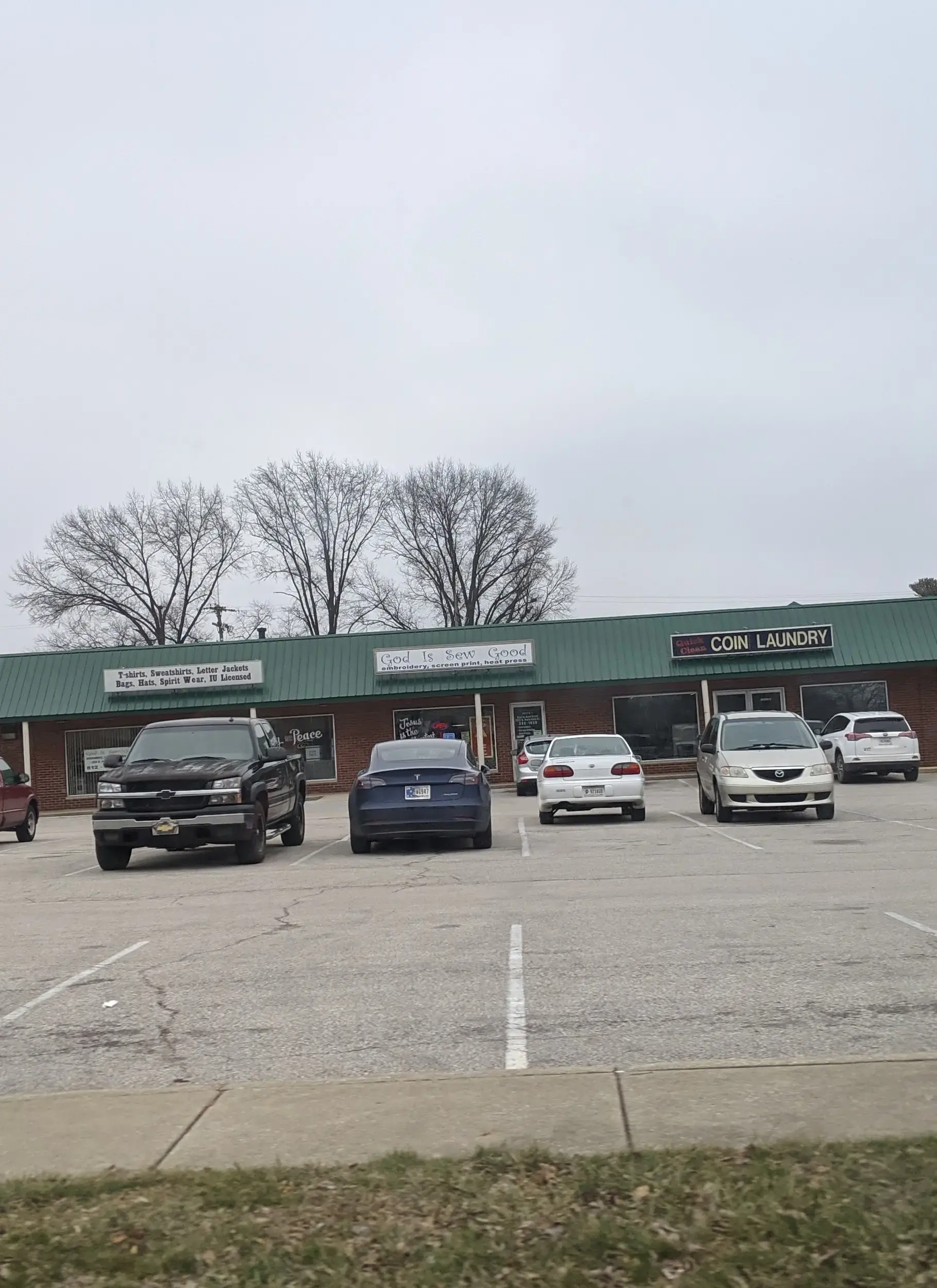 Bloomington Quick Clean Laundry - Image 9