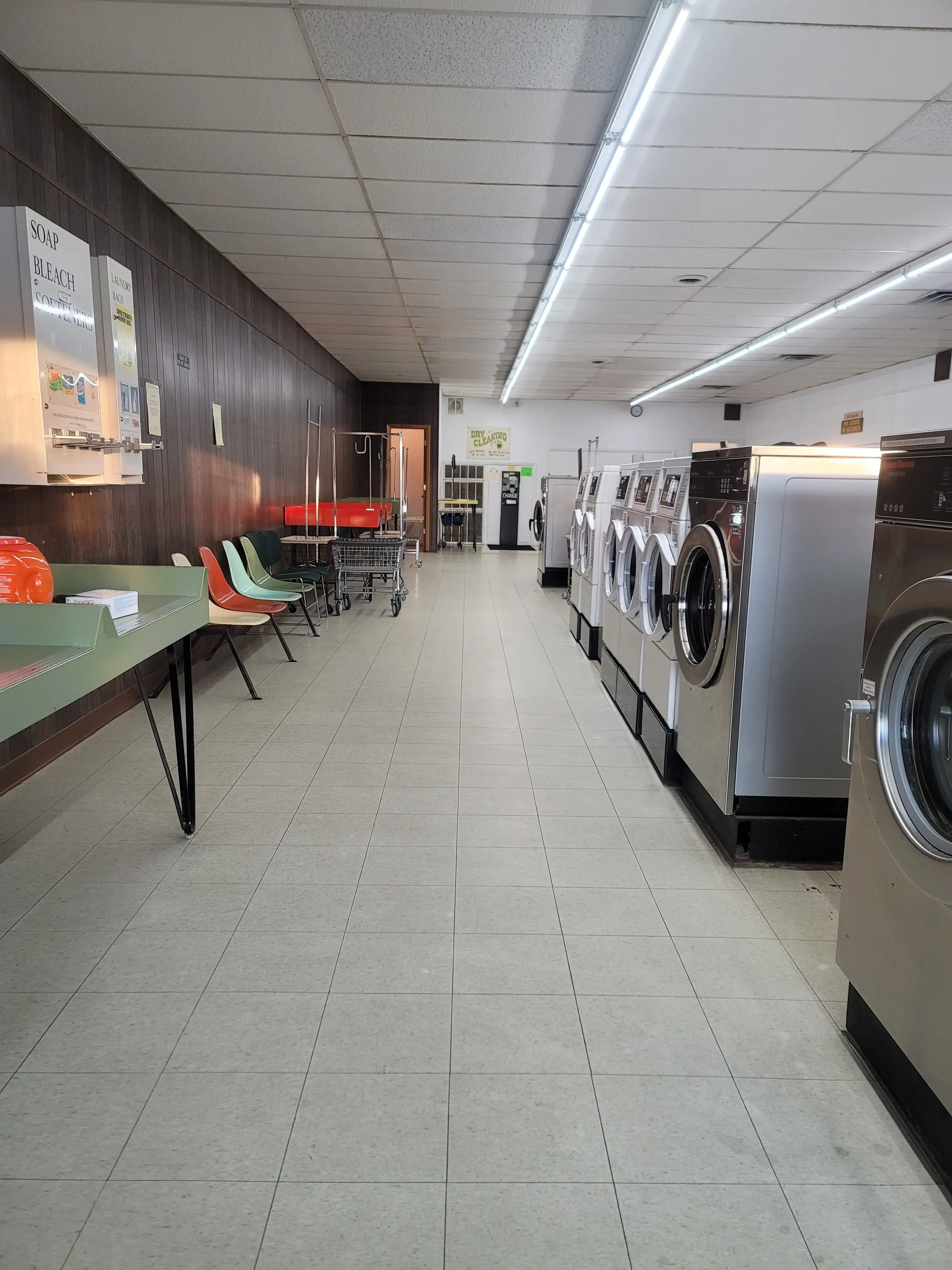 Bloomington Quick Clean Laundry - Image 10