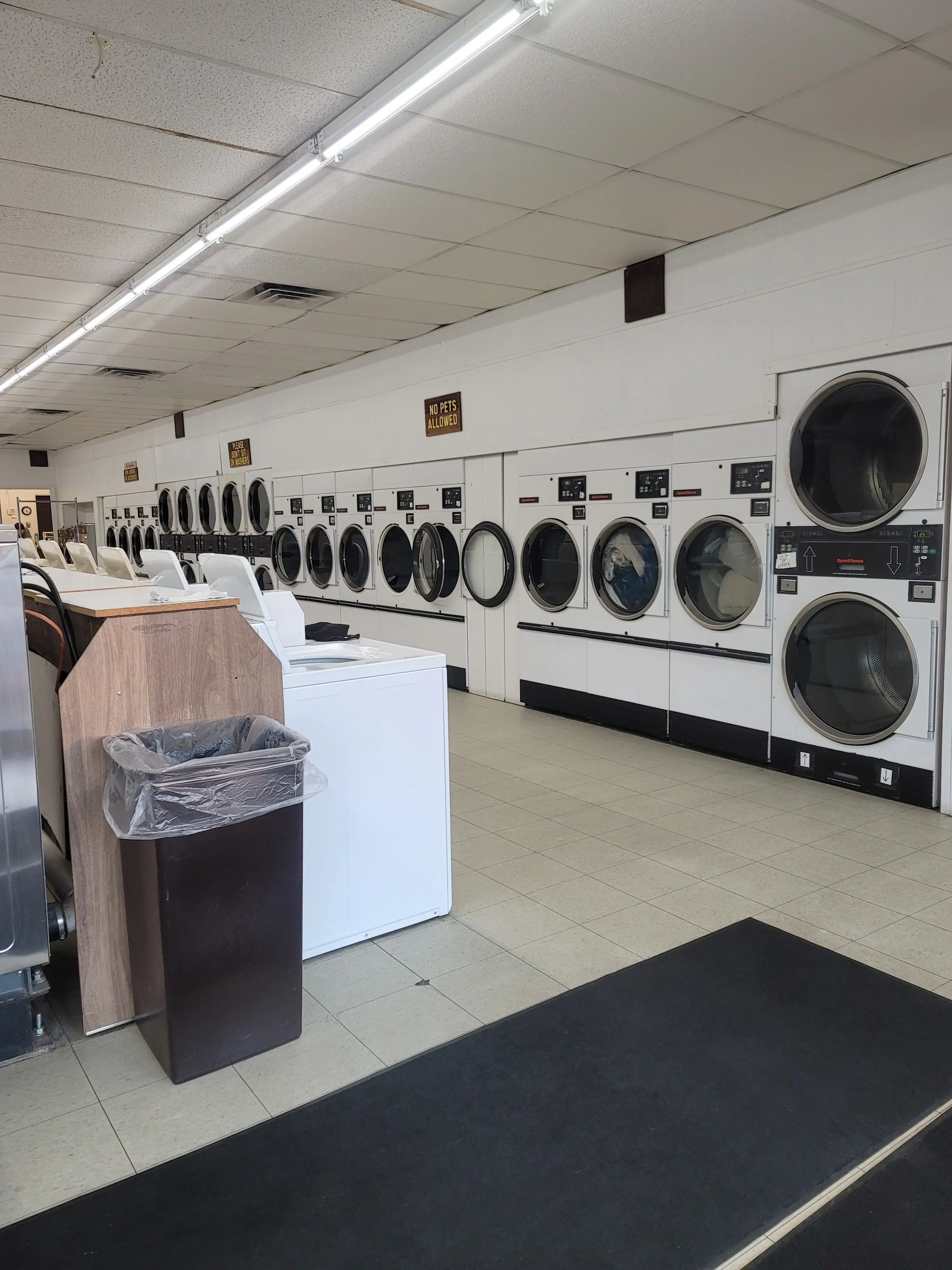 Bloomington Quick Clean Laundry thumbnail 15