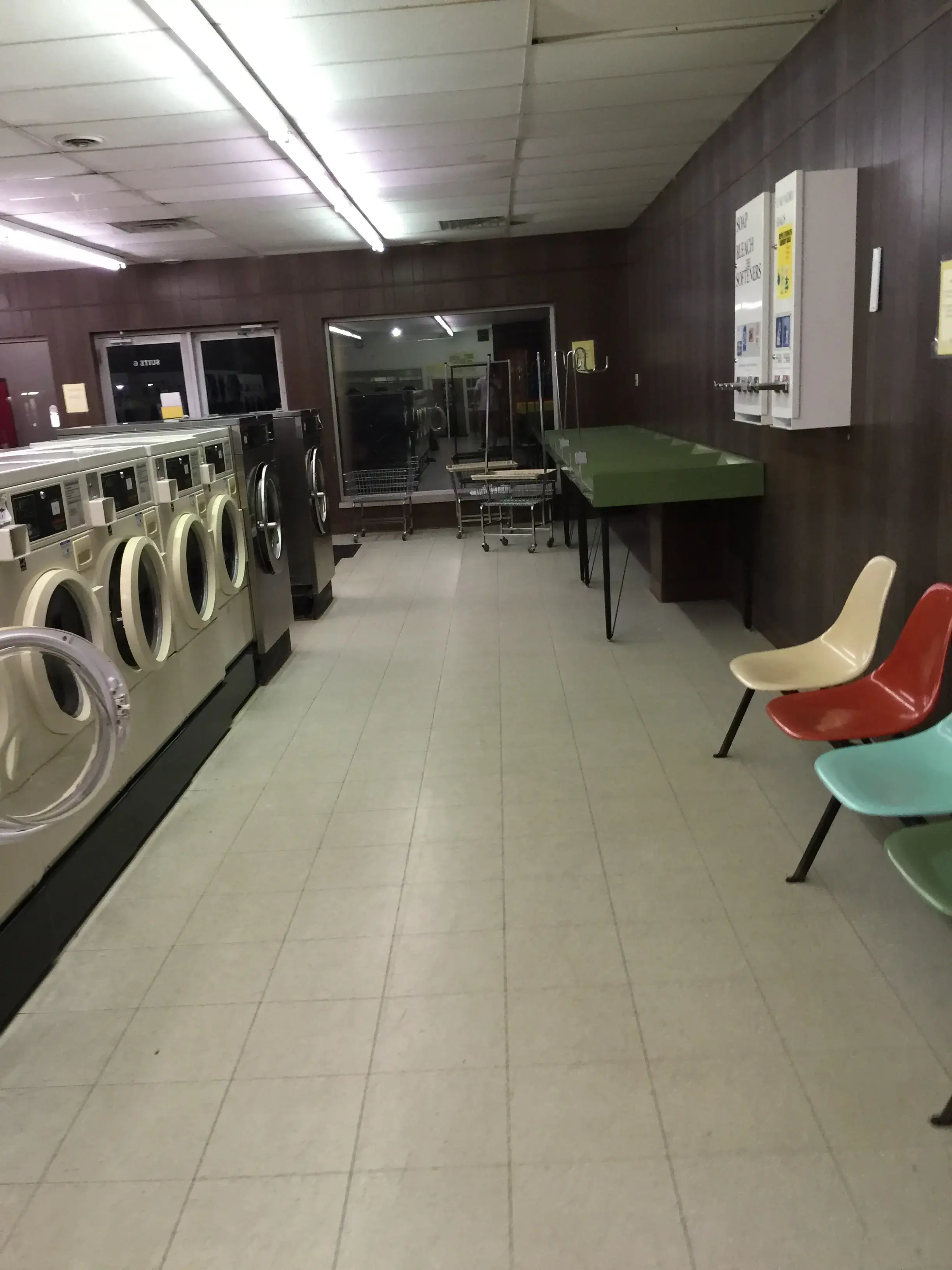 Bloomington Quick Clean Laundry thumbnail 11