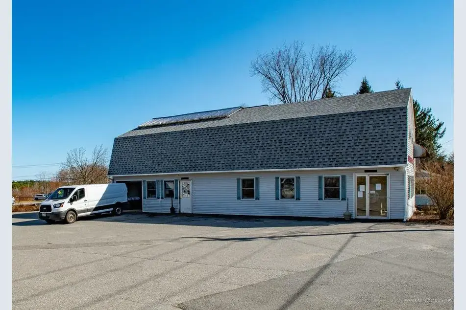 Blue Hill Laundry - Image 4