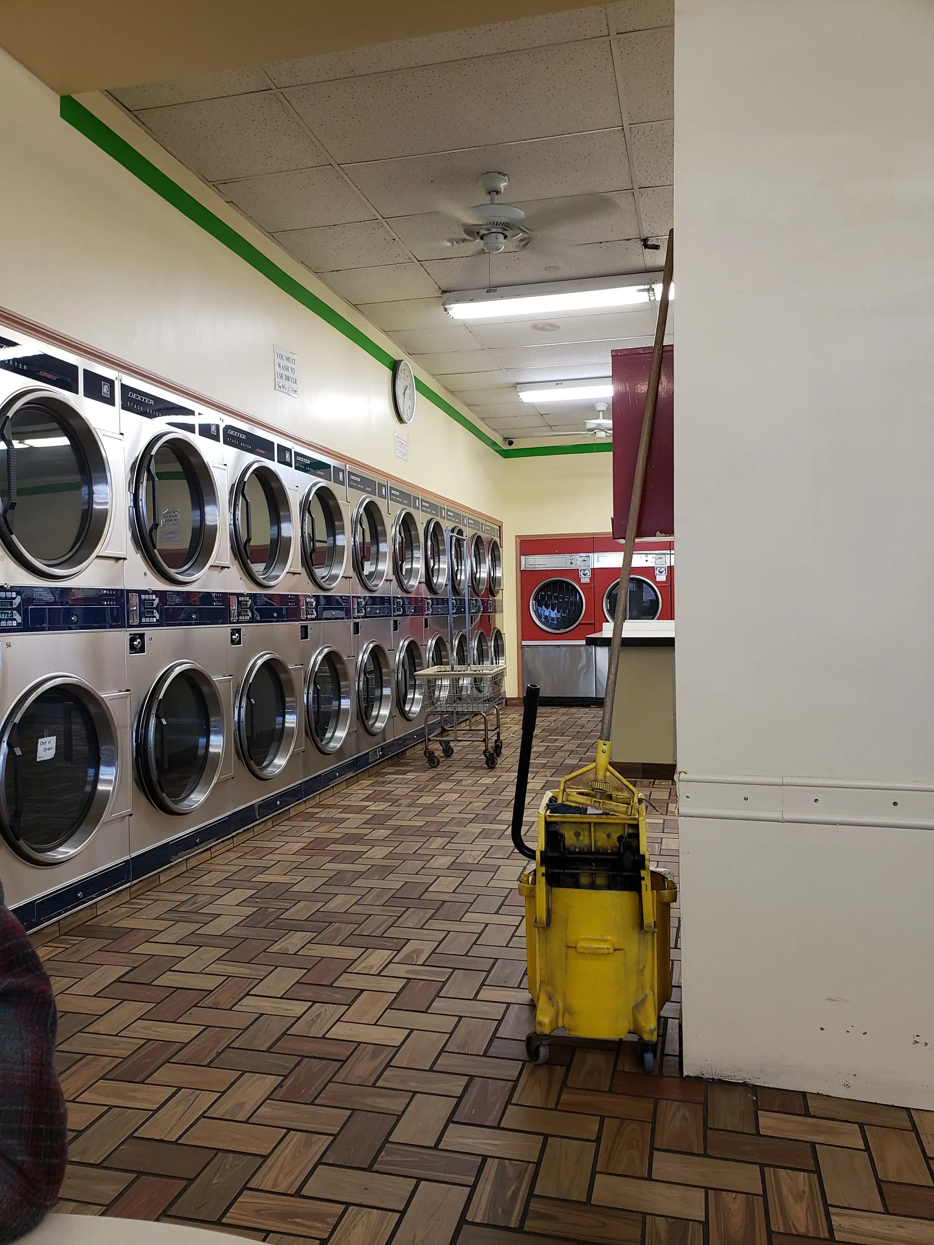 Blue Island Laundry thumbnail 11