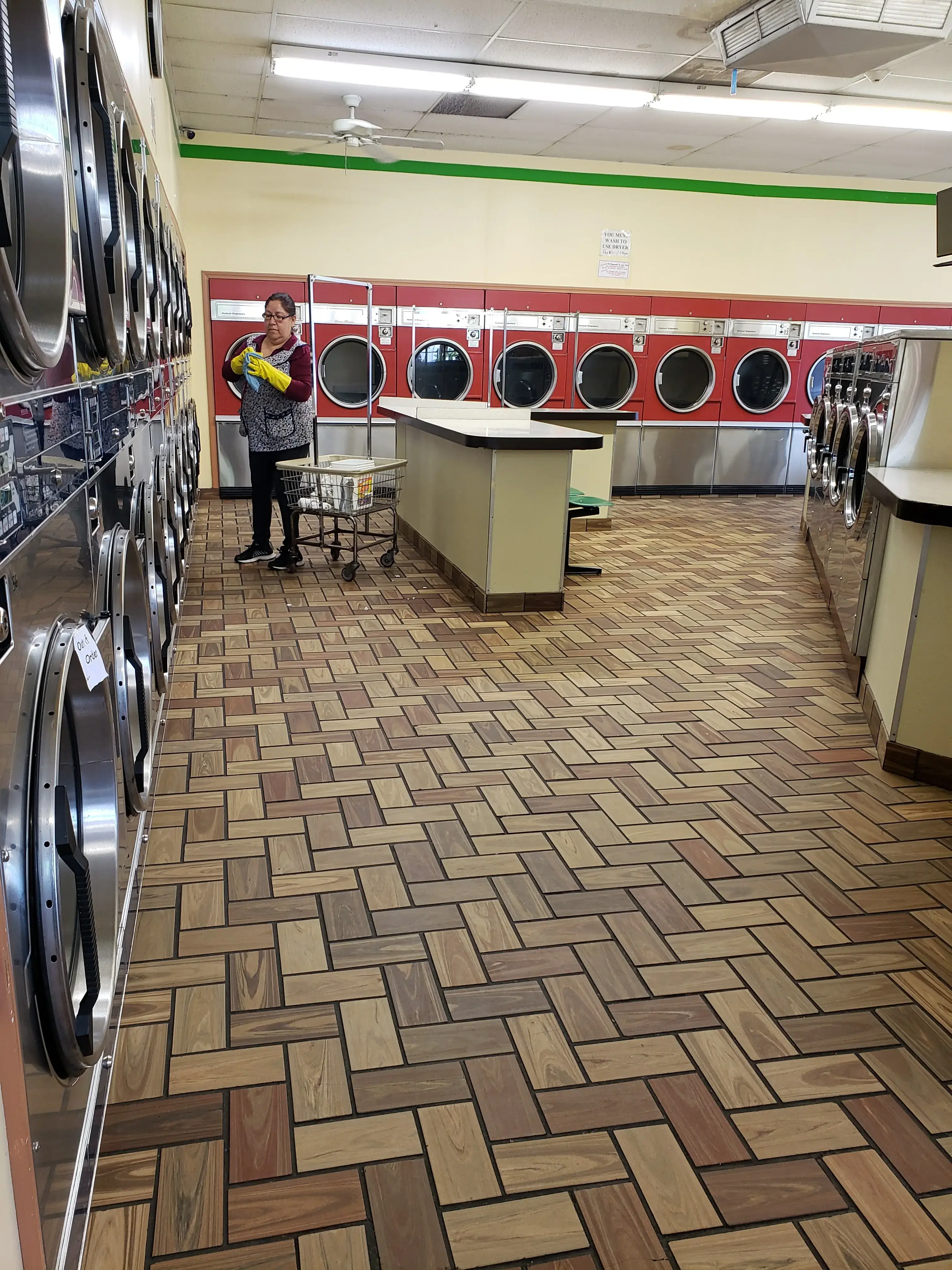 Blue Island Laundry - Image 7