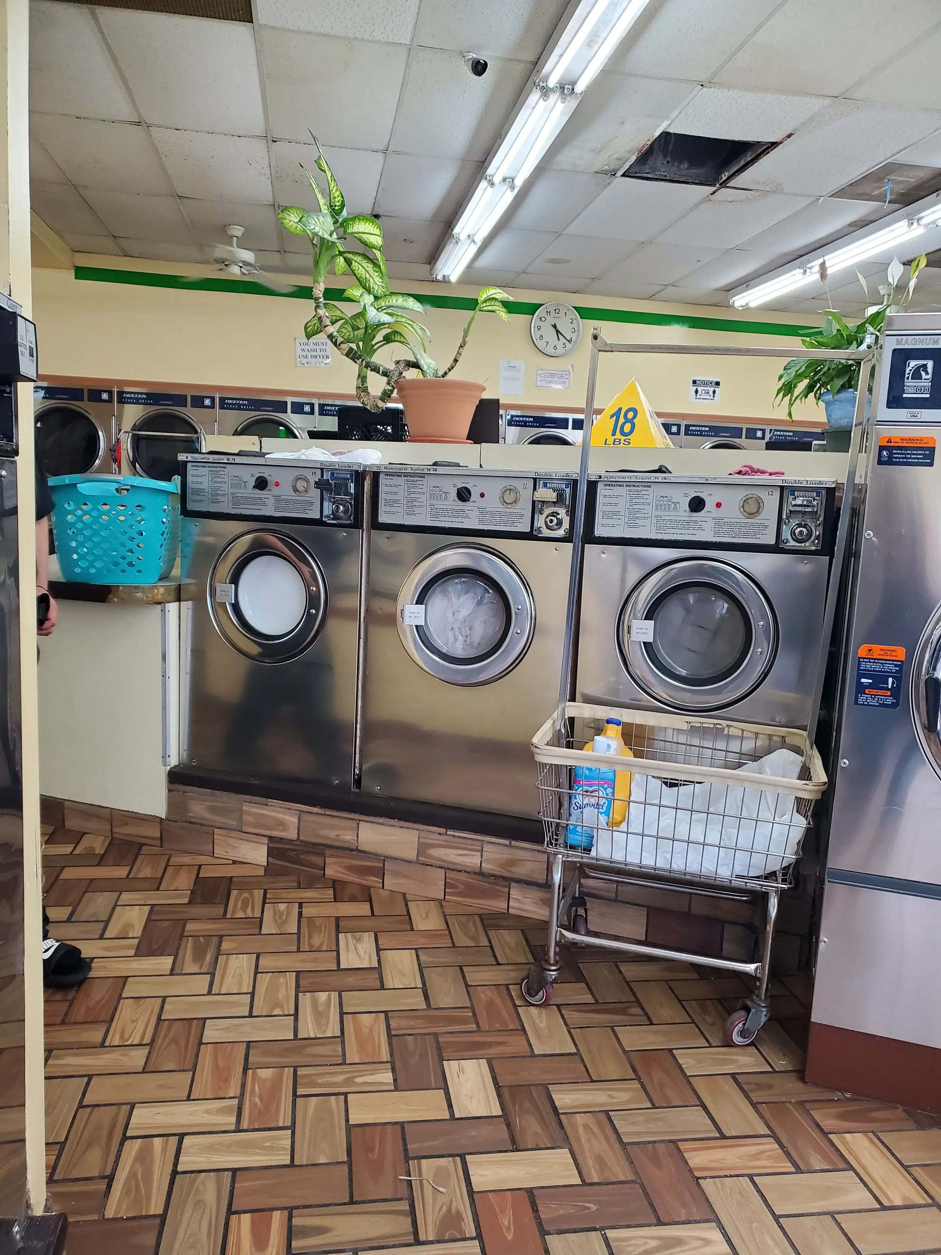 Blue Island Laundry thumbnail 3