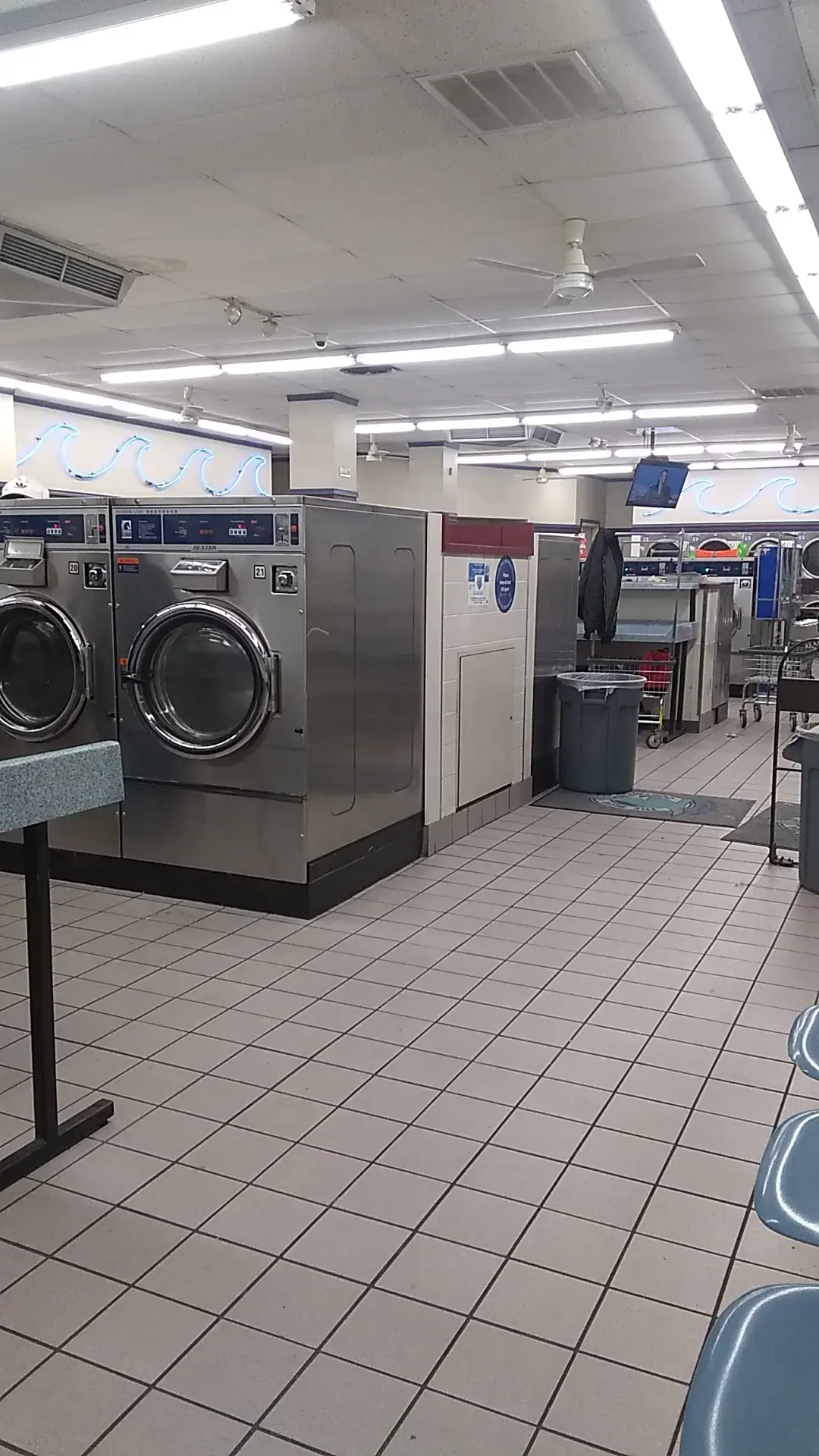 Blue Kangaroo Coin Laundry - Image 18