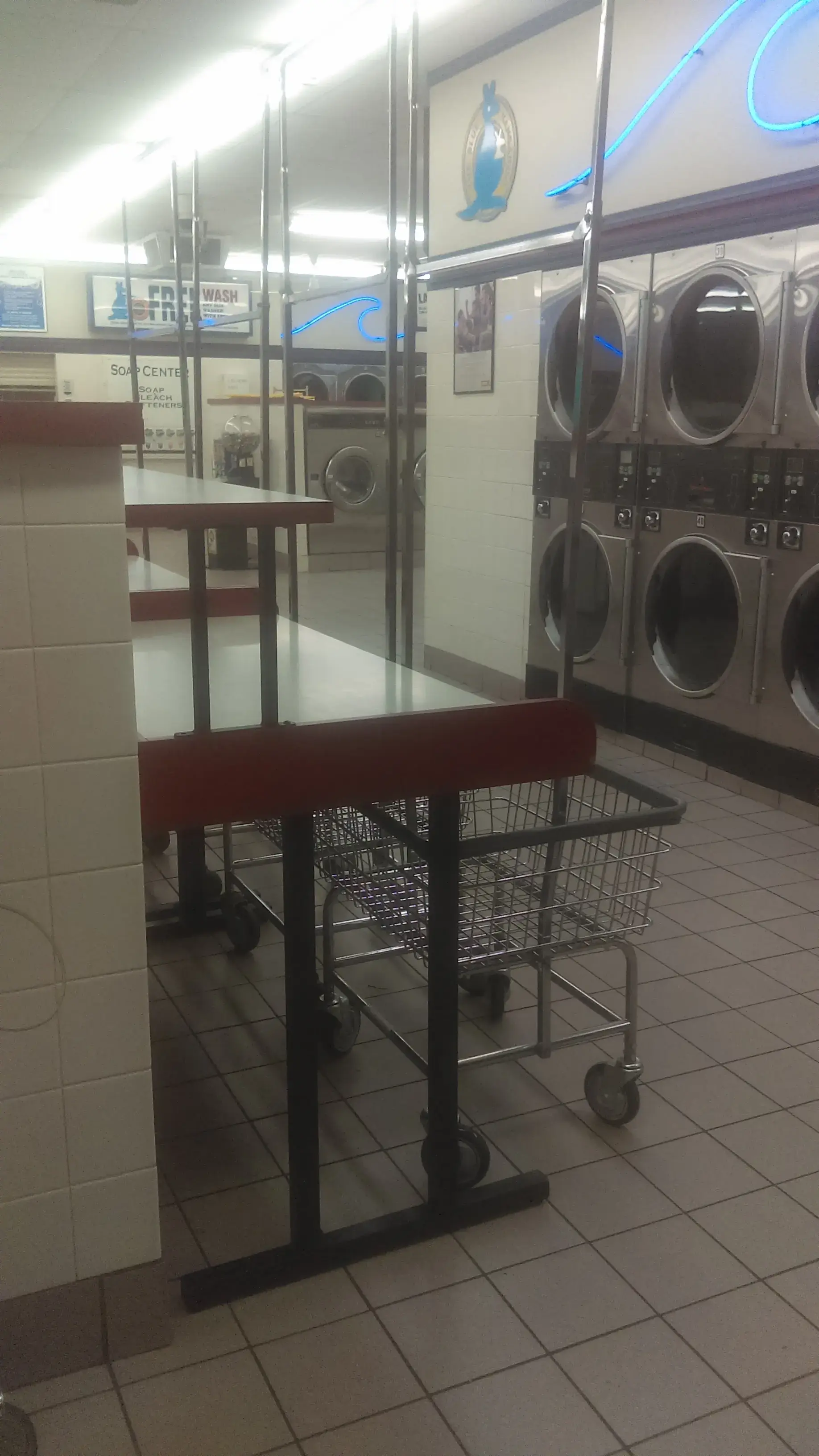 Blue Kangaroo Coin Laundry - Image 13
