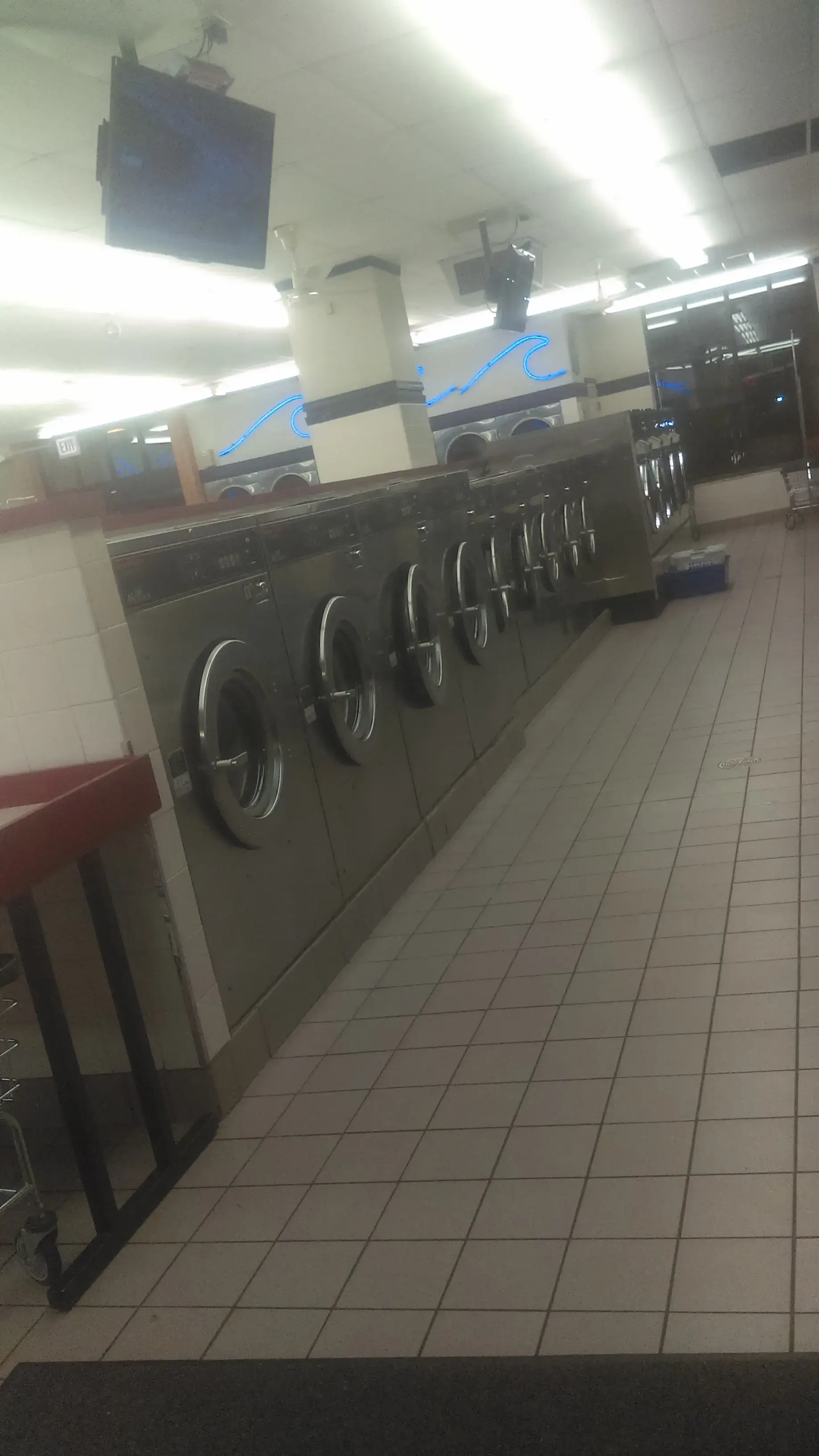 Blue Kangaroo Coin Laundry - Image 12