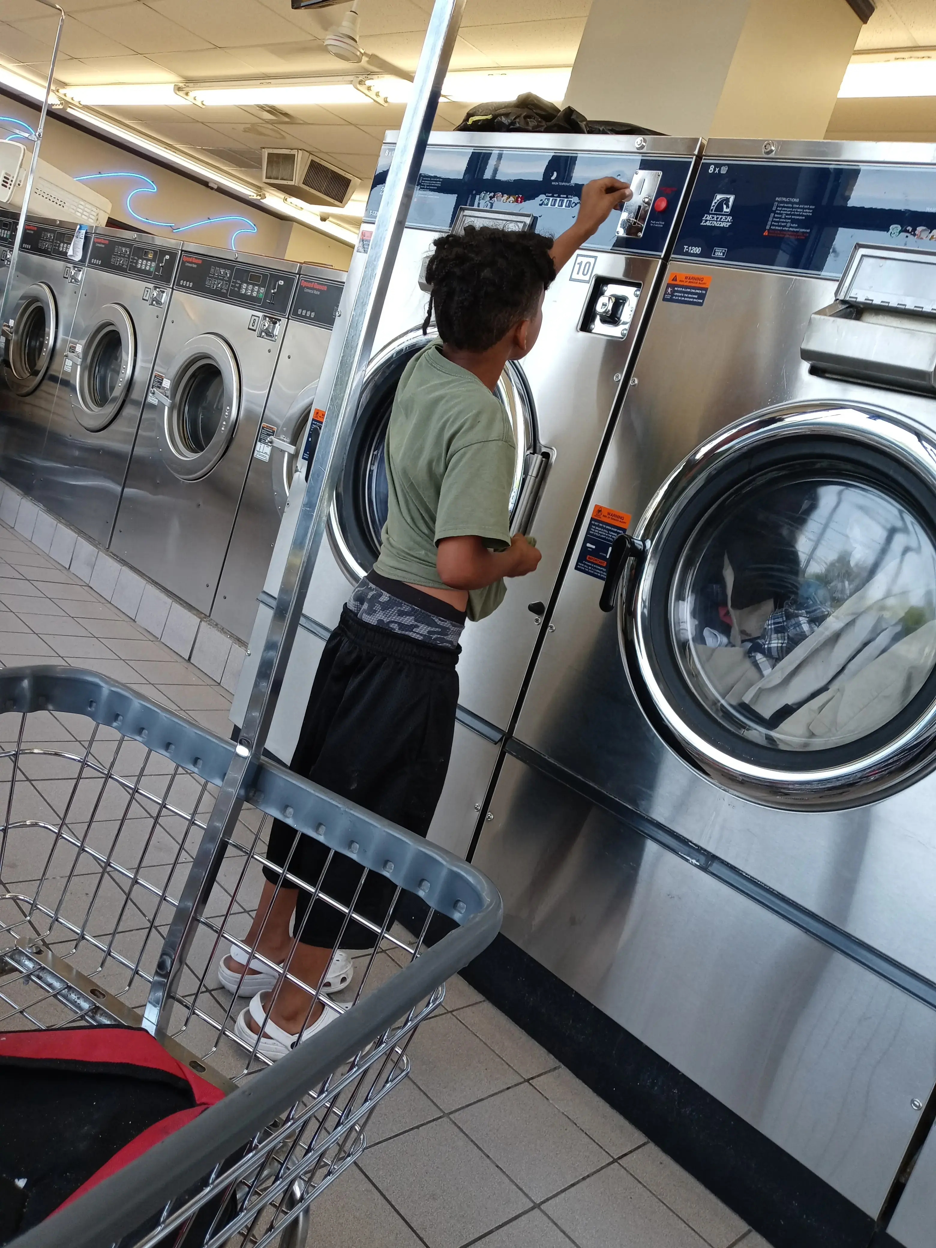 Blue Kangaroo Coin Laundry - Image 8