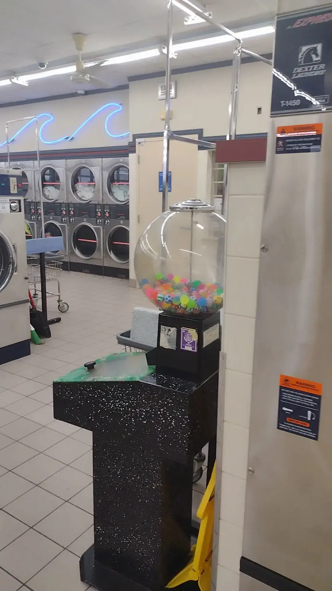 Blue Kangaroo Coin Laundry - Image 2