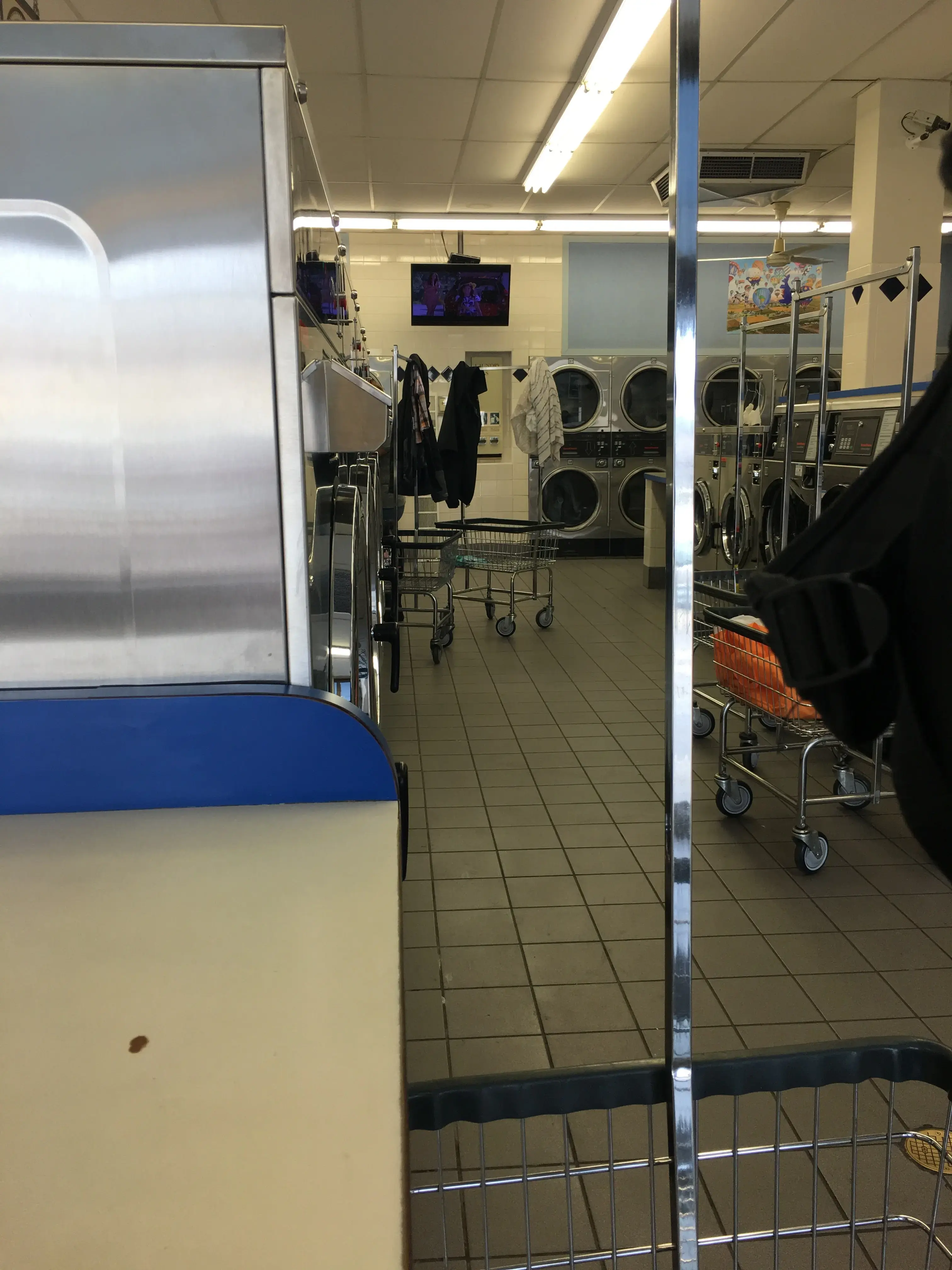 Blue Kangaroo Coin Laundry - Image 7