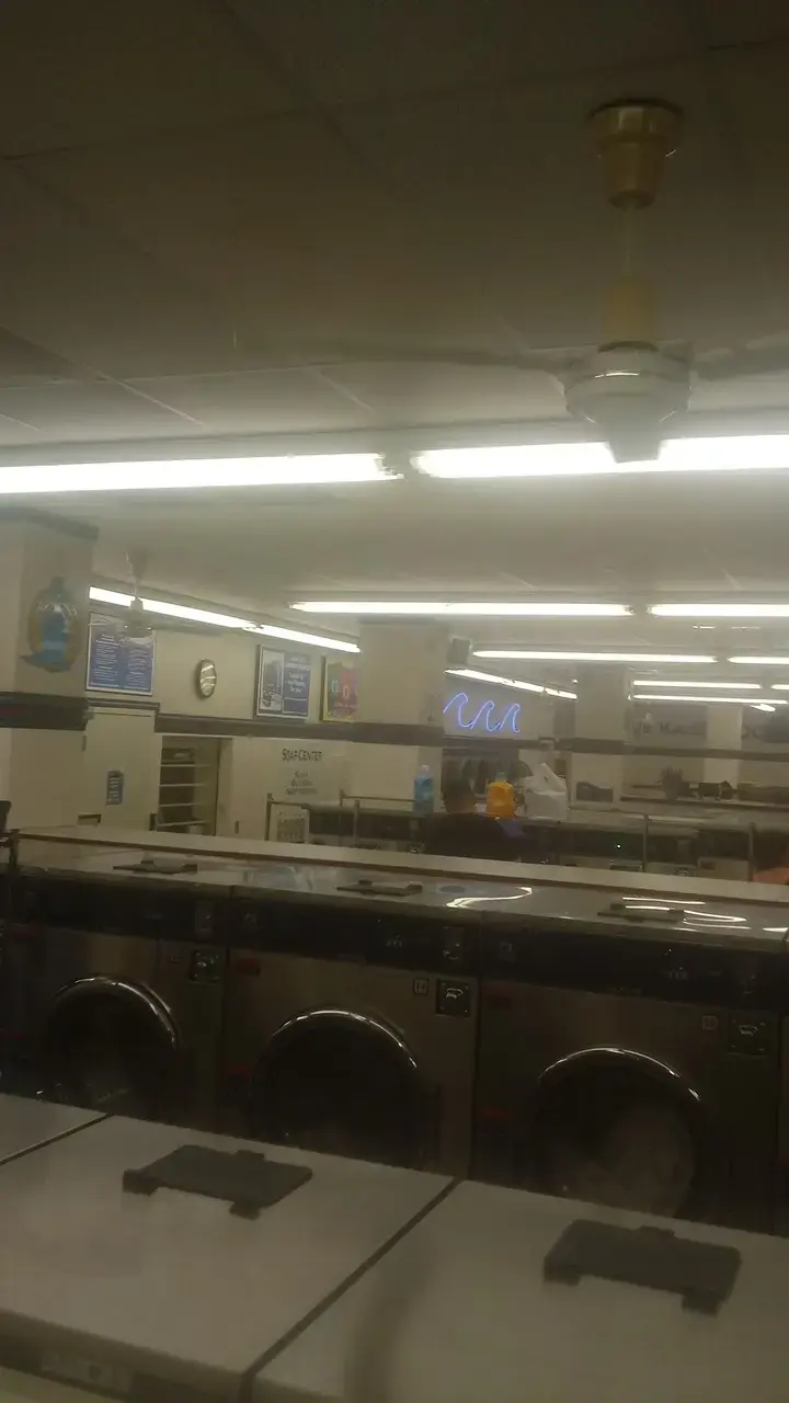 Blue Kangaroo Coin Laundry - Image 9