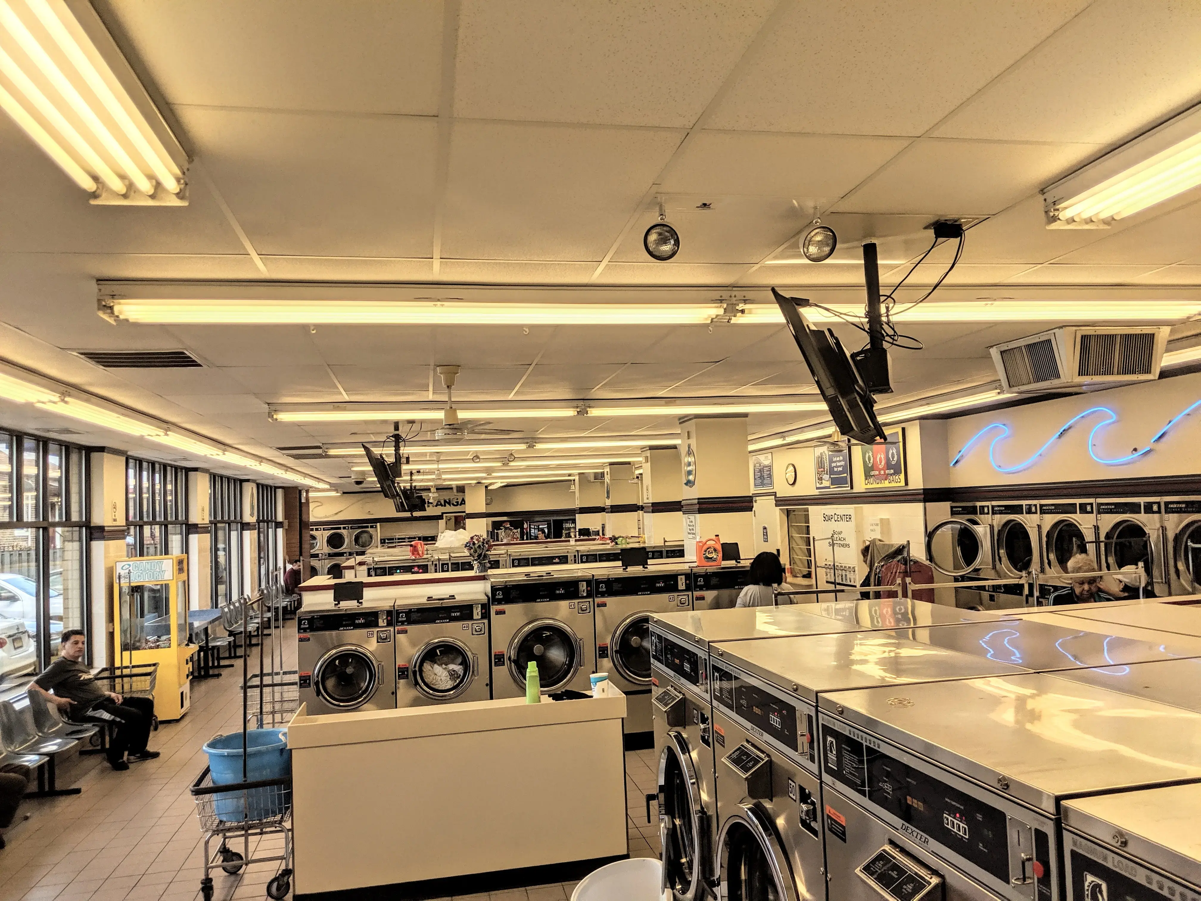 Blue Kangaroo Coin Laundry thumbnail 4