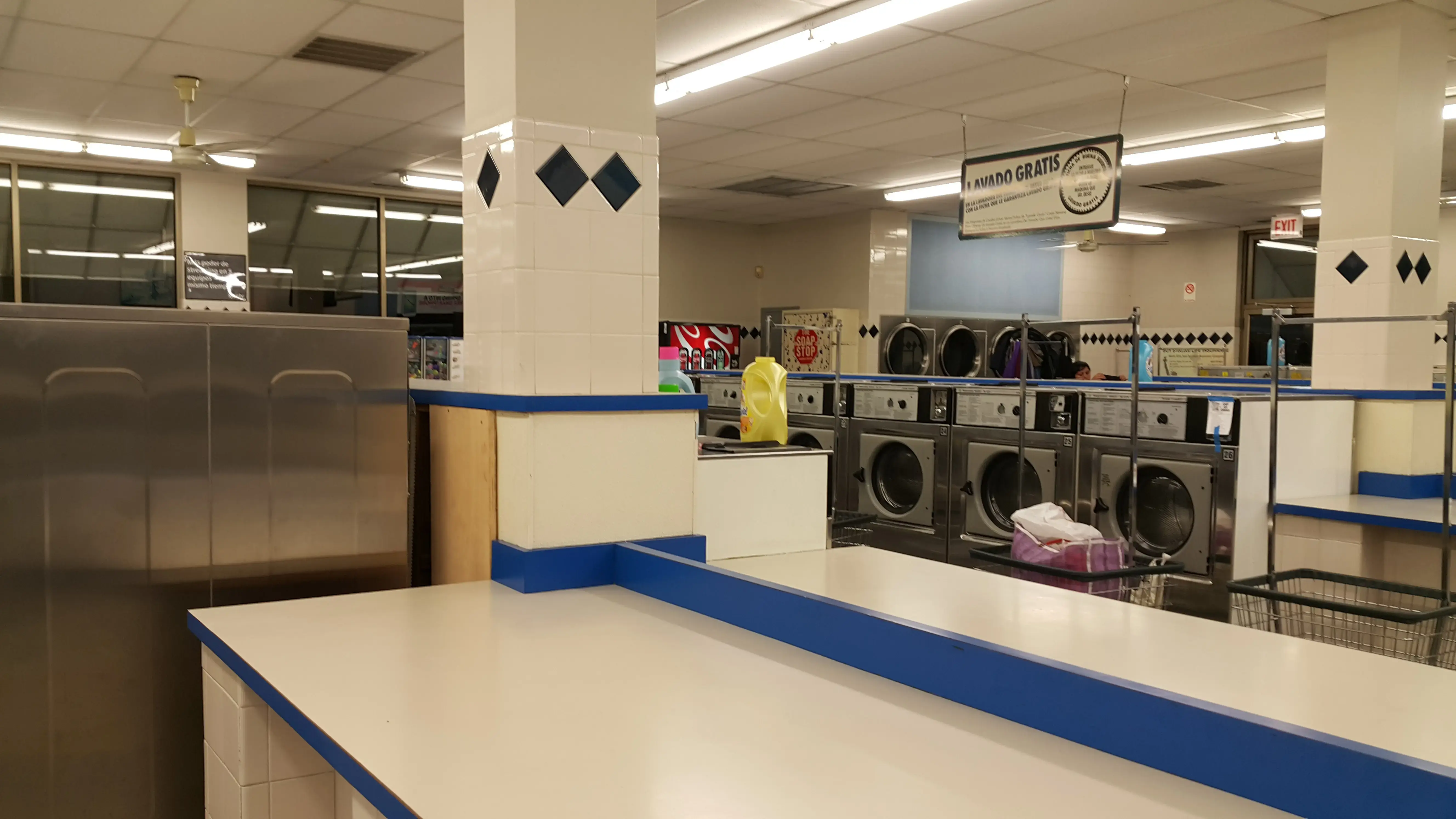 Blue Kangaroo Coin Laundry - Image 1