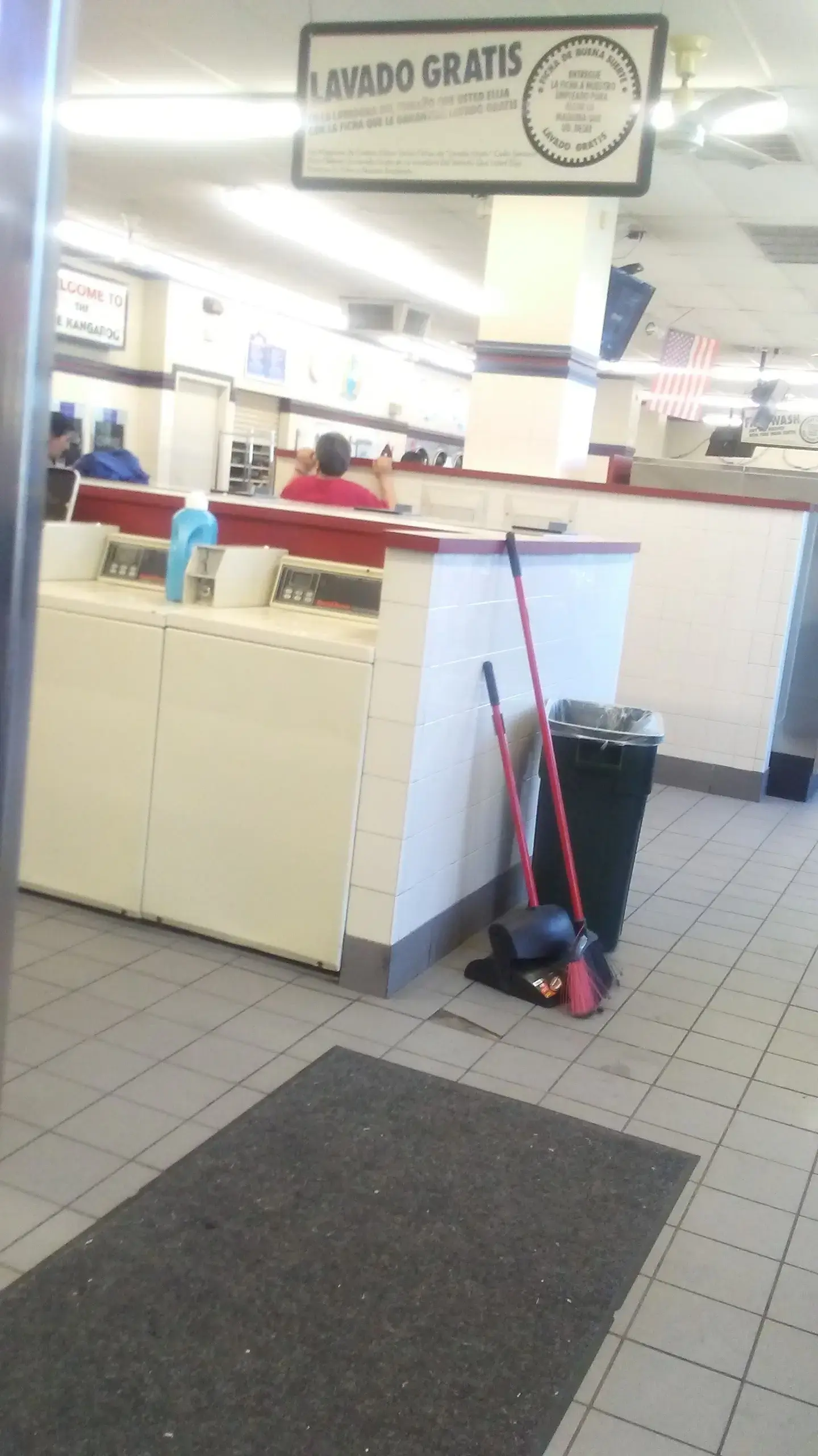 Blue Kangaroo Coin Laundry thumbnail 5