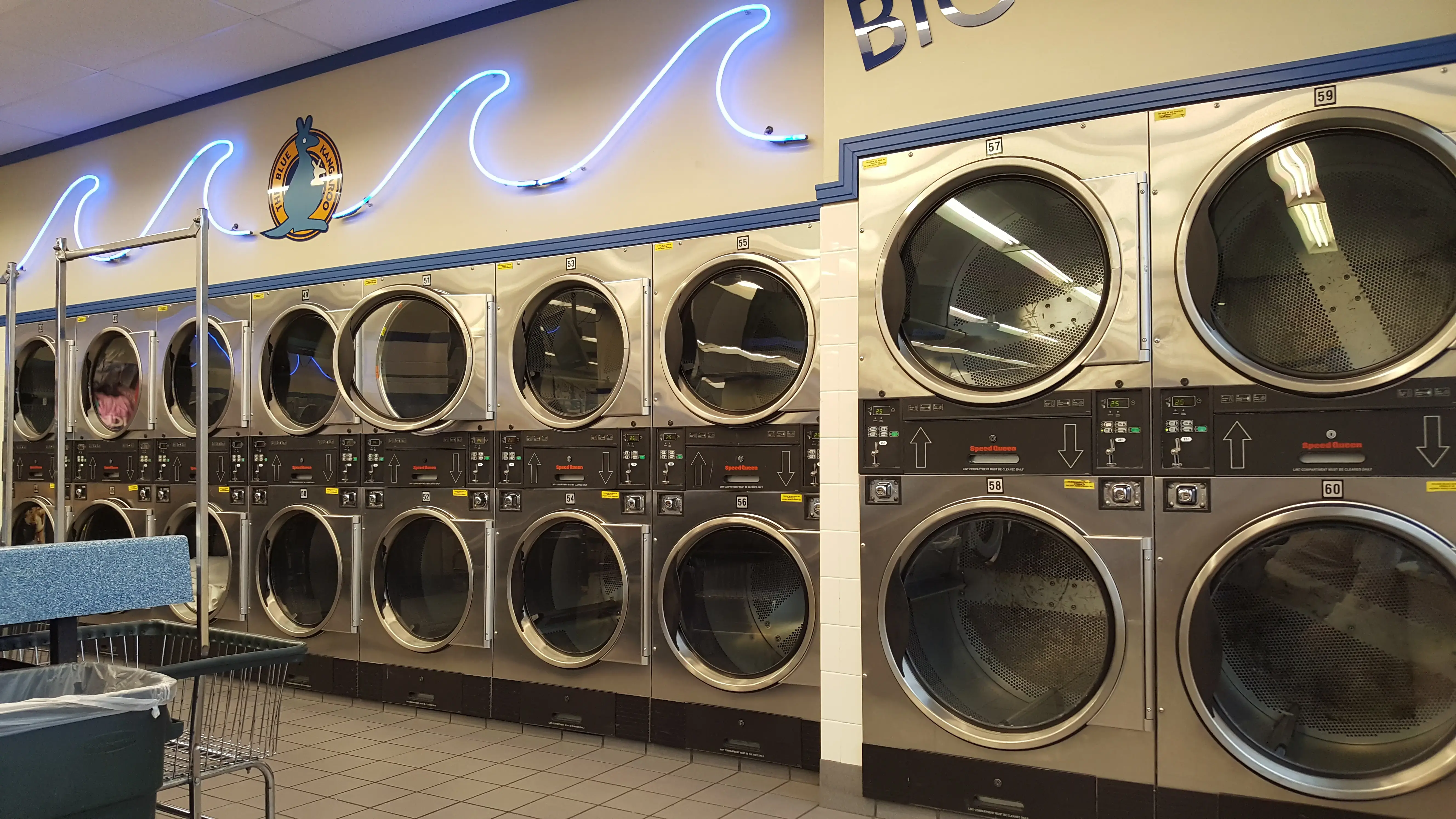 Blue Kangaroo Coin Laundry - Image 15
