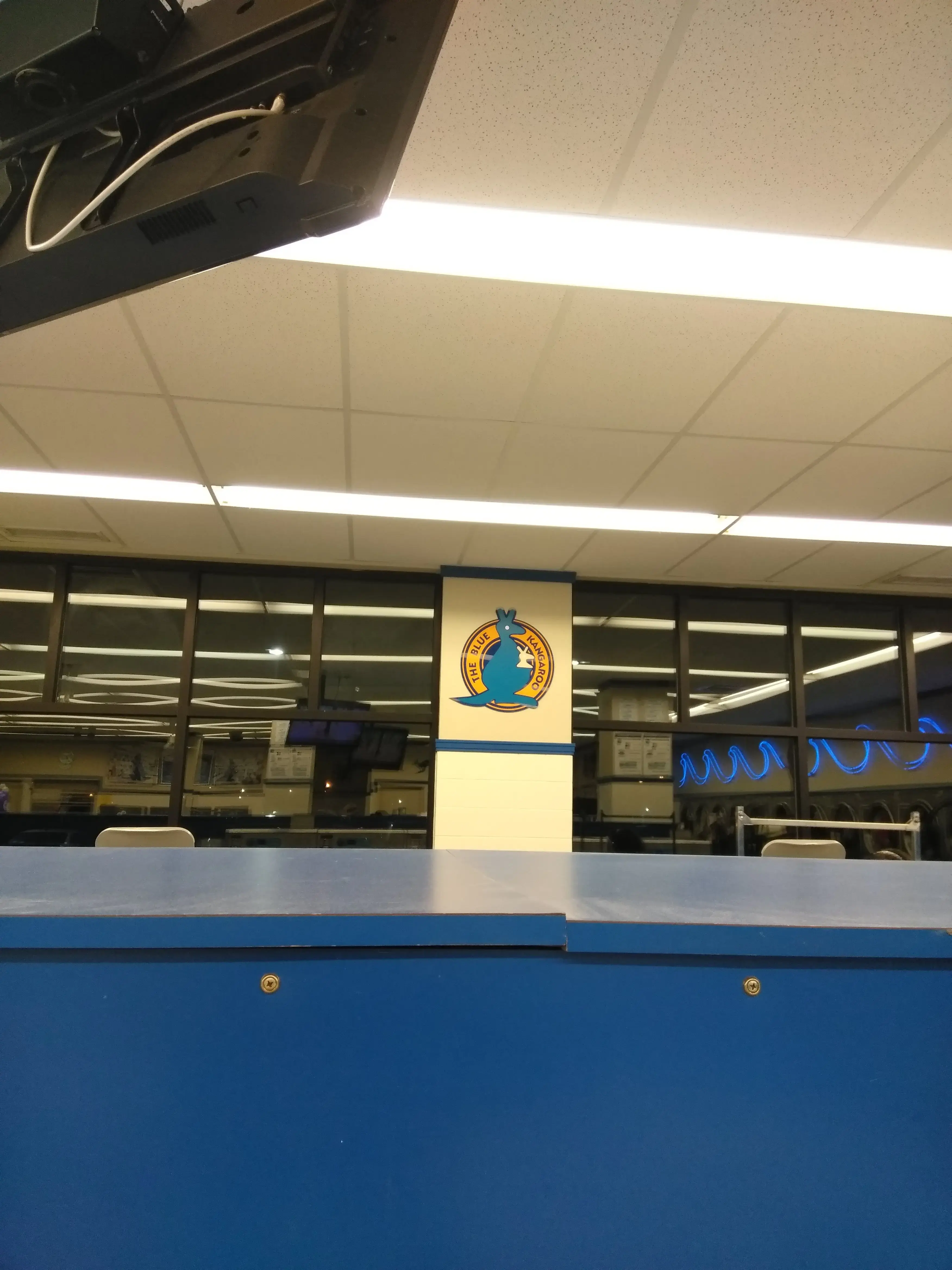 Blue Kangaroo Coin Laundry - Image 4